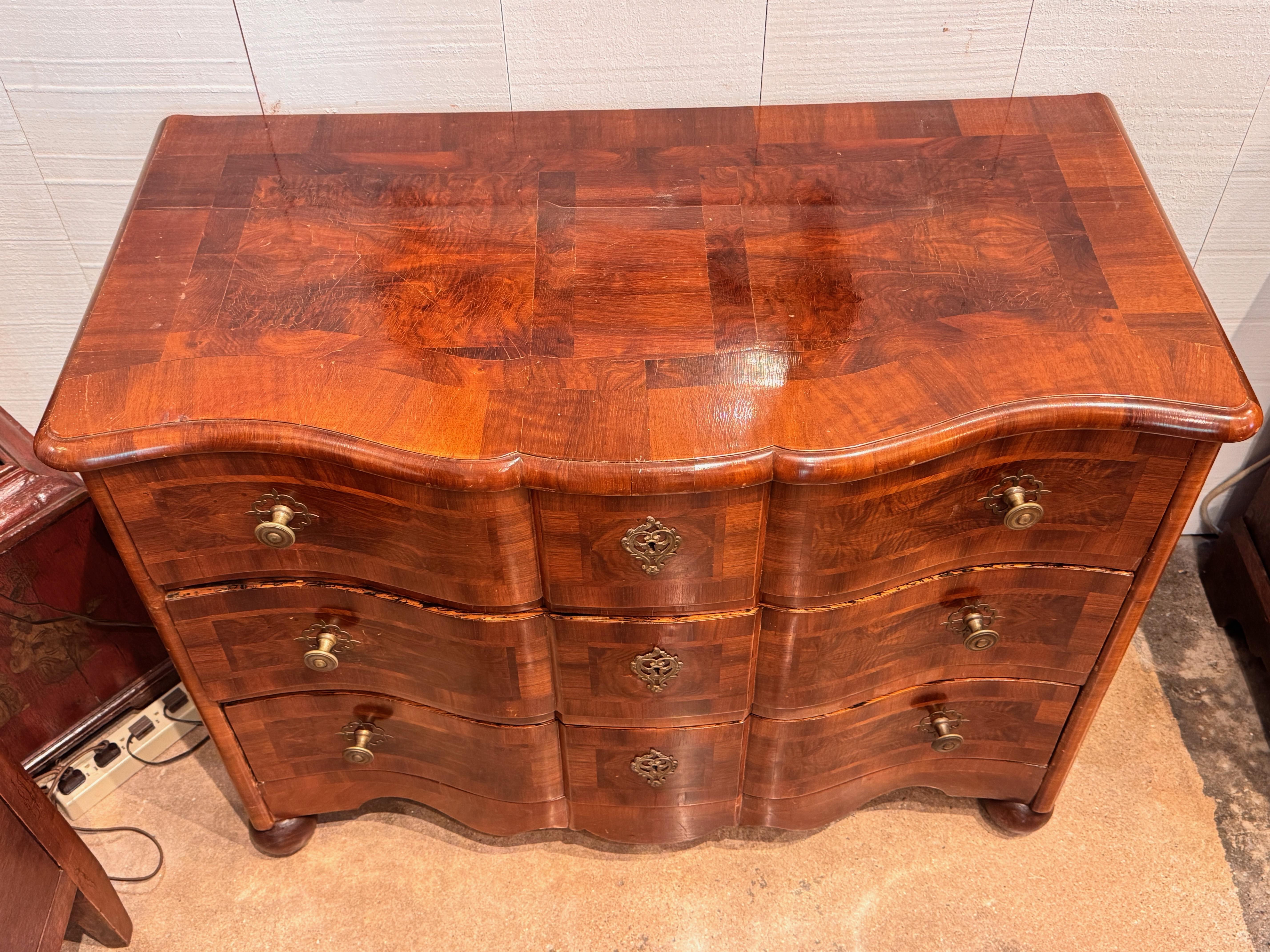 Continental Serpentine Chest With Inlaid Veneer For Sale 2