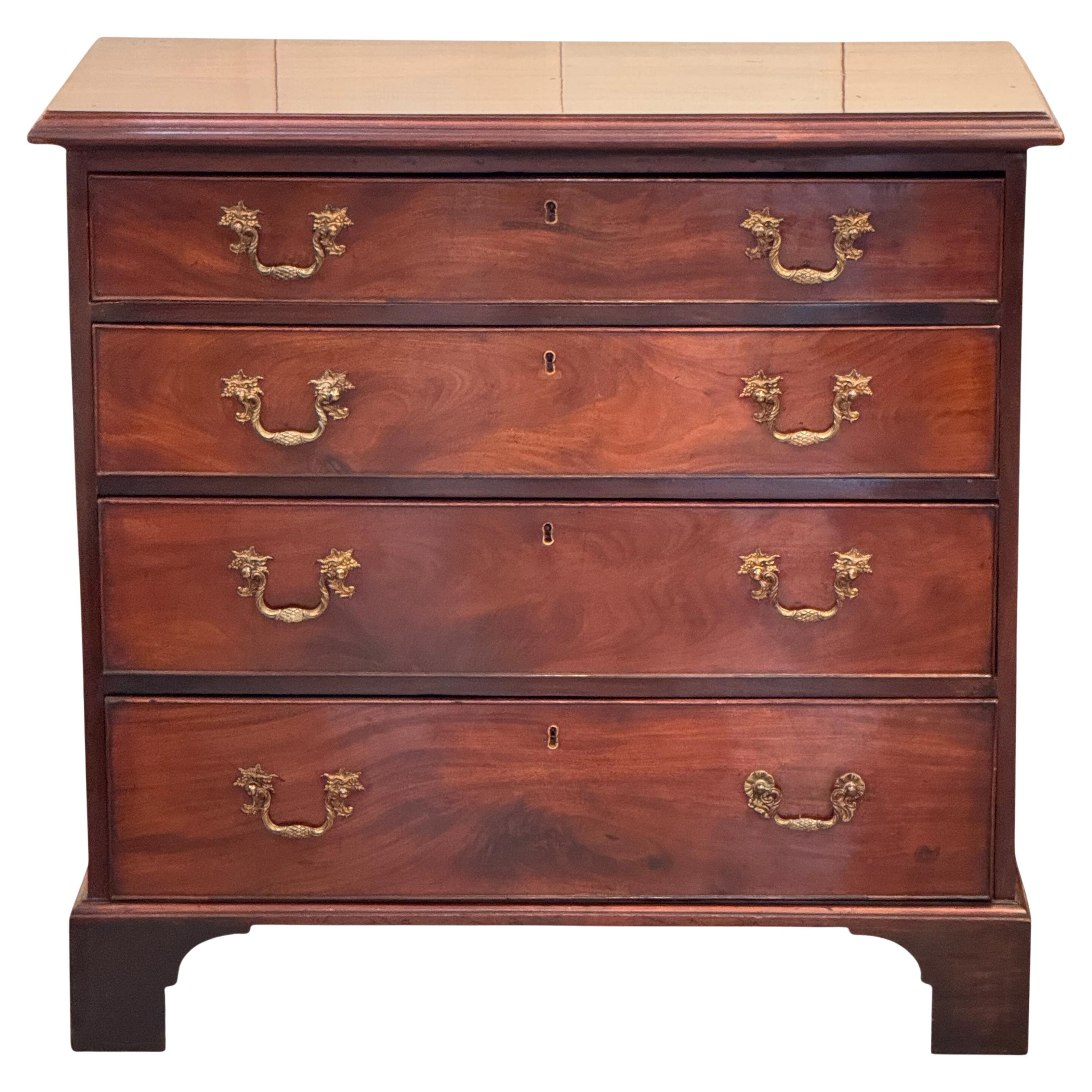 George III Mahogany Chest of Drawers For Sale