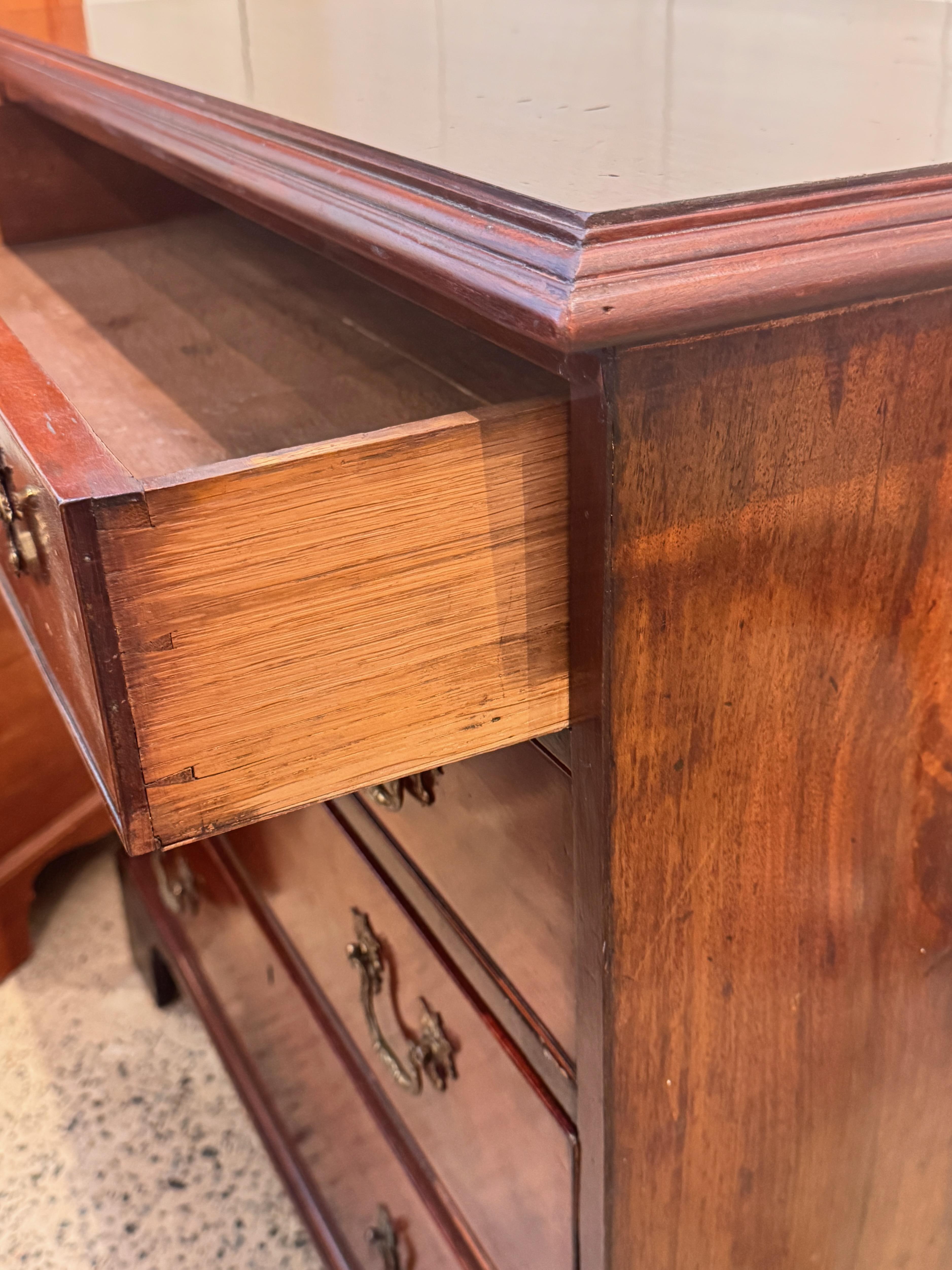 George III Mahogany Chest of Drawers For Sale 1