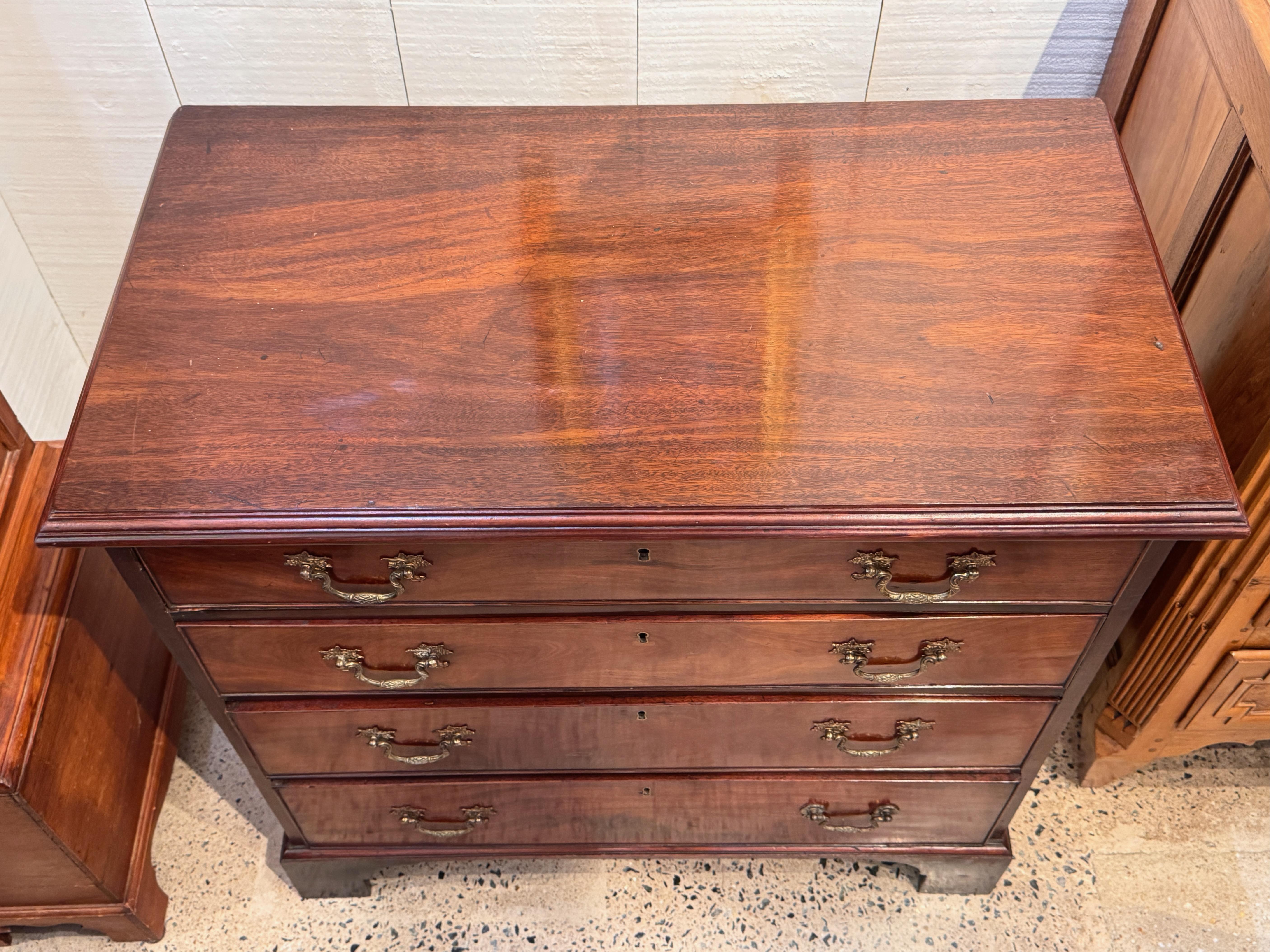 19th Century George III Mahogany Chest of Drawers For Sale