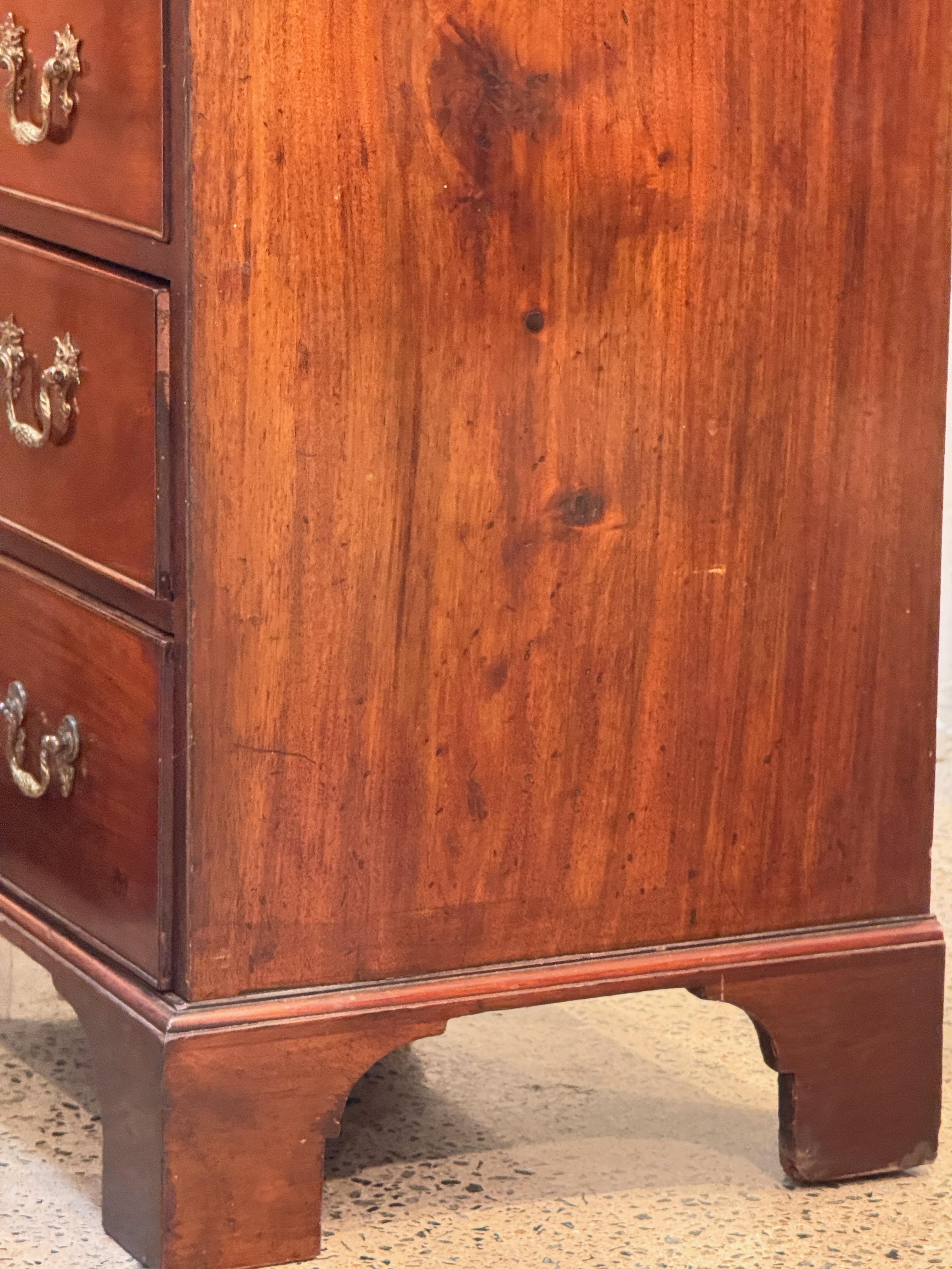George III Mahogany Chest of Drawers For Sale 3