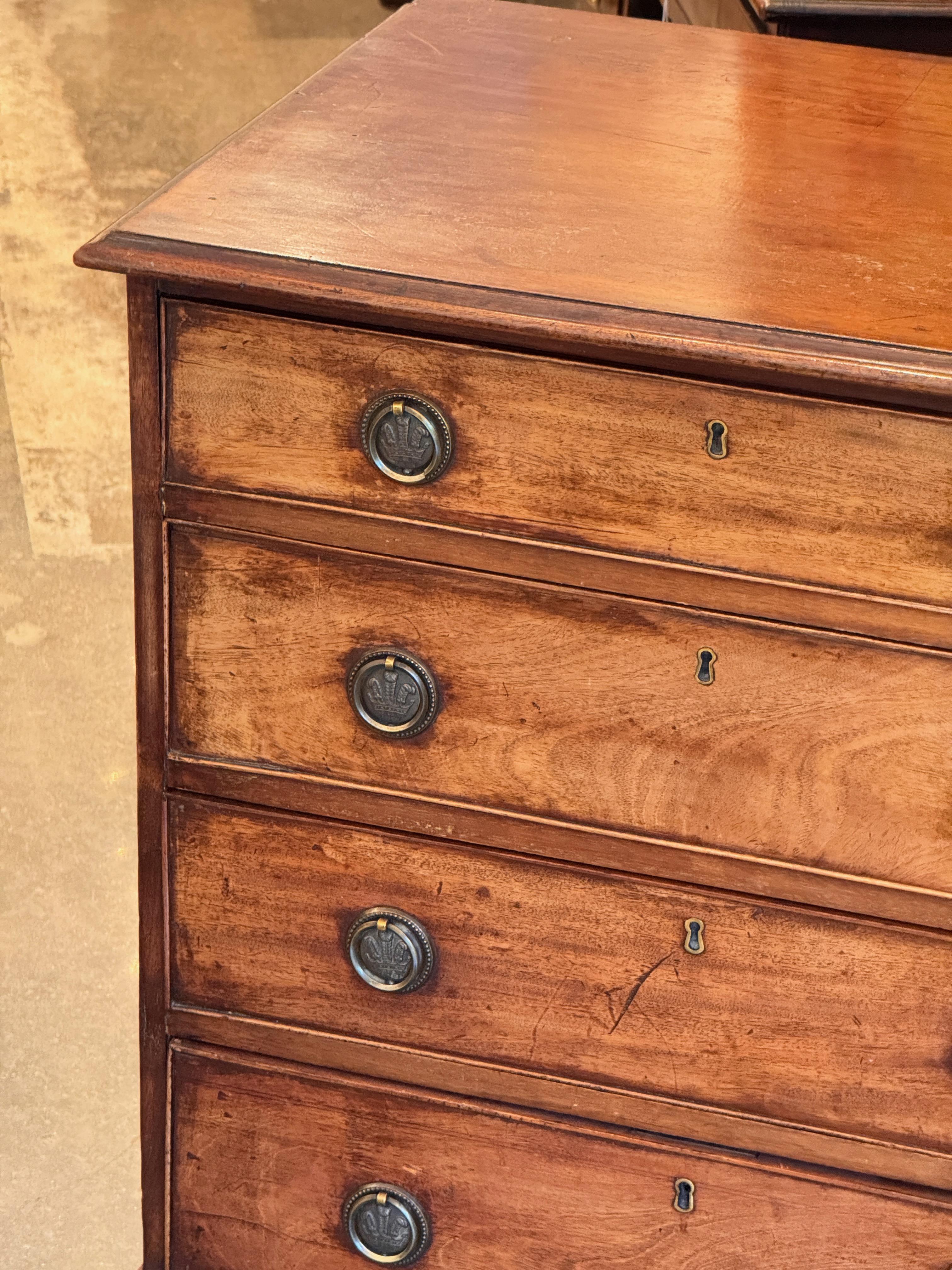 George III Mahogany Chest, 18th Century In Good Condition For Sale In Charlottesville, VA