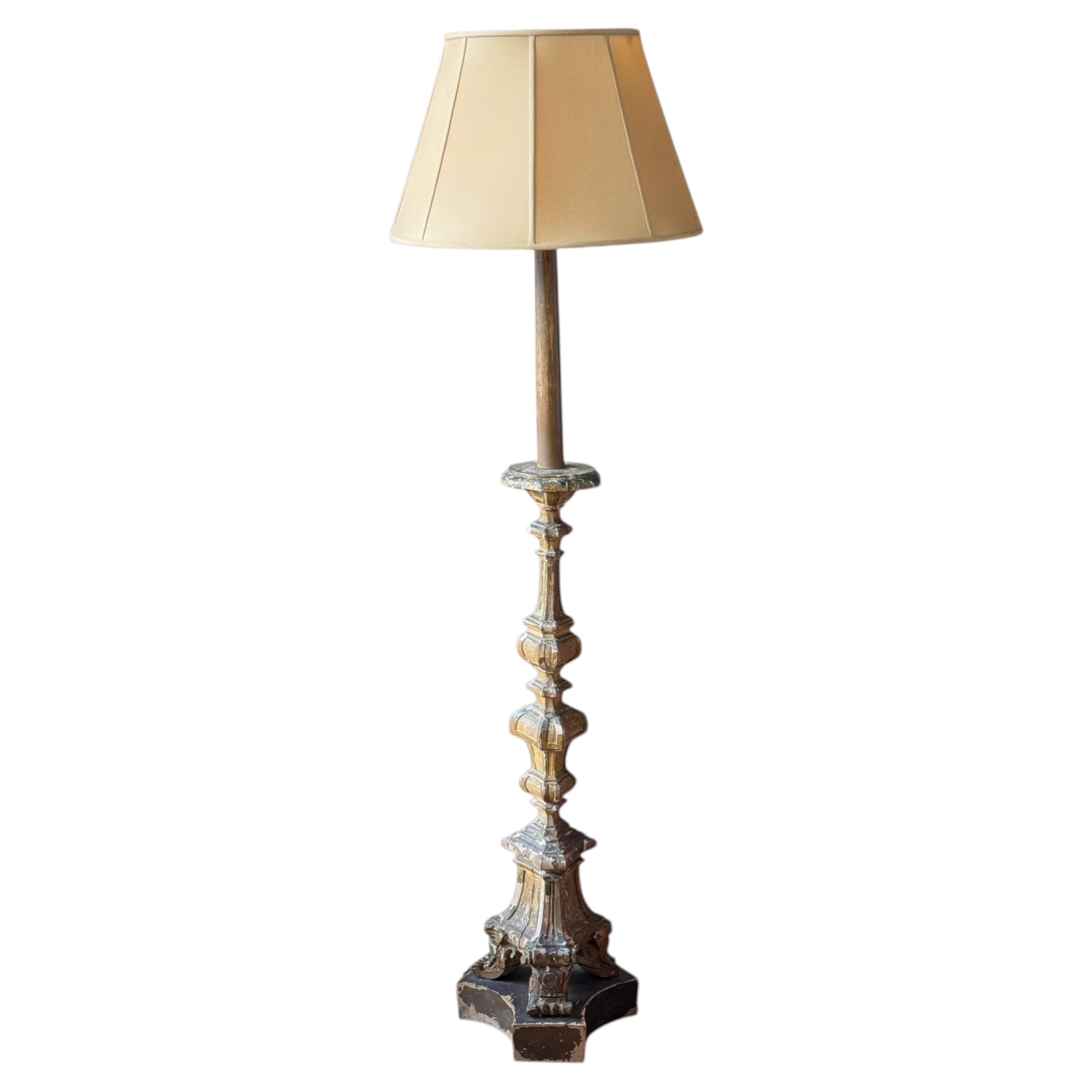 Lampadaire italien sculpté du XIXe siècle
