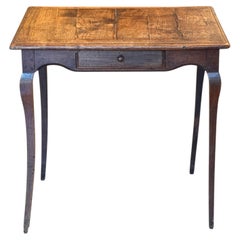 Mesa auxiliar francesa de roble del siglo XIX