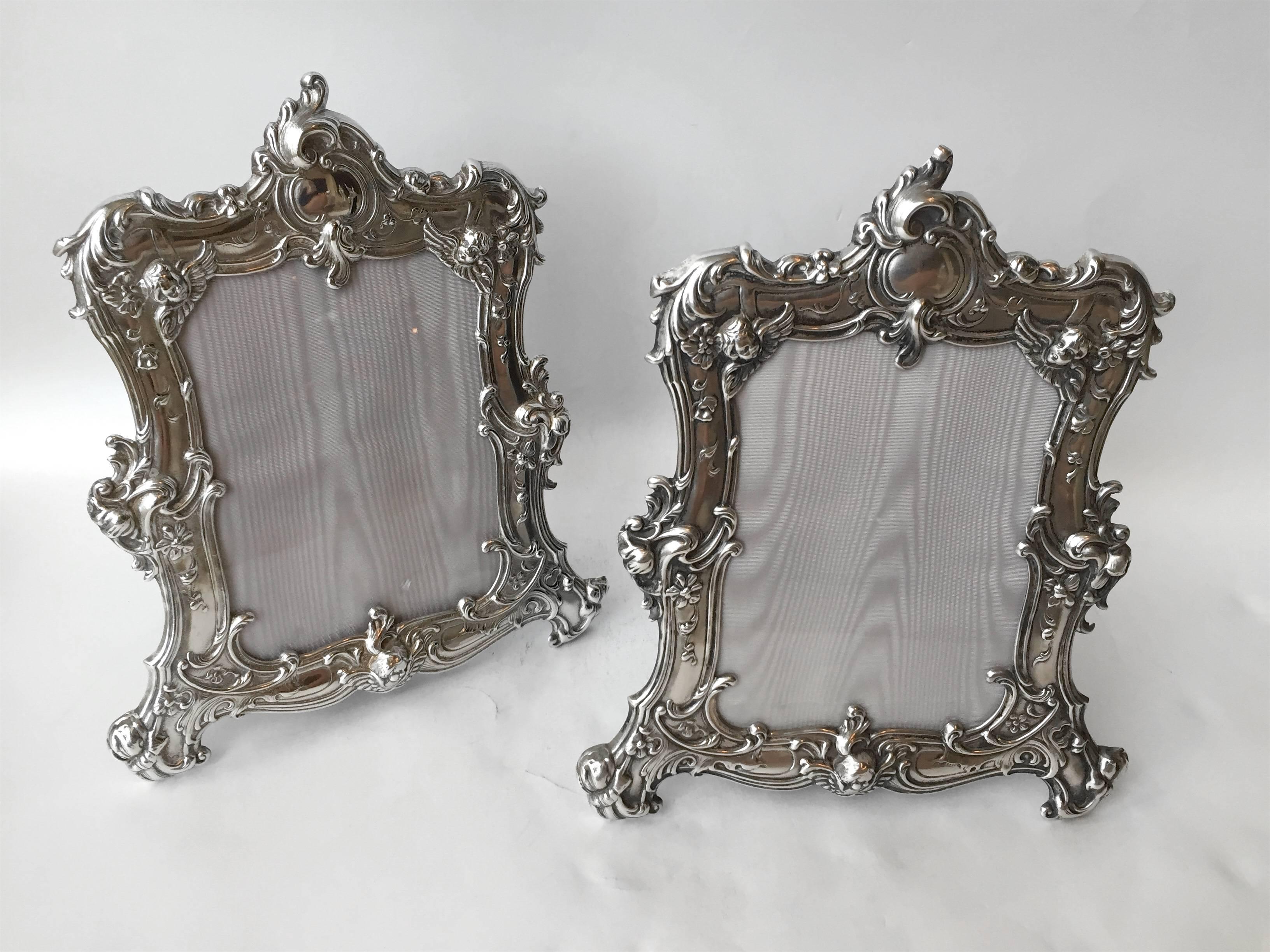 Just beautiful is this pair of Art Nouveau photo frames by Gorham they are in fantastic condition and will improved with images of your family or friends.
  