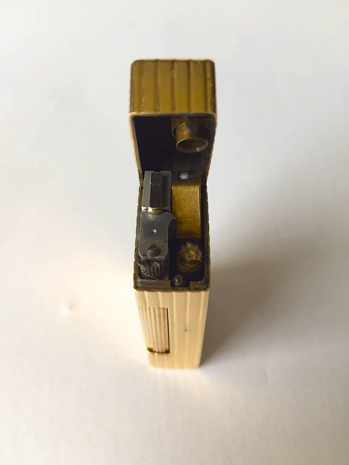 Vintage Dunhill 14 Karat Rollalite Lighter in Excellent Condition In Excellent Condition In Redding, CA