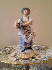 Meissen Figural Tazzas Three-Tier Blue and White Gilt Highlights, circa 1880