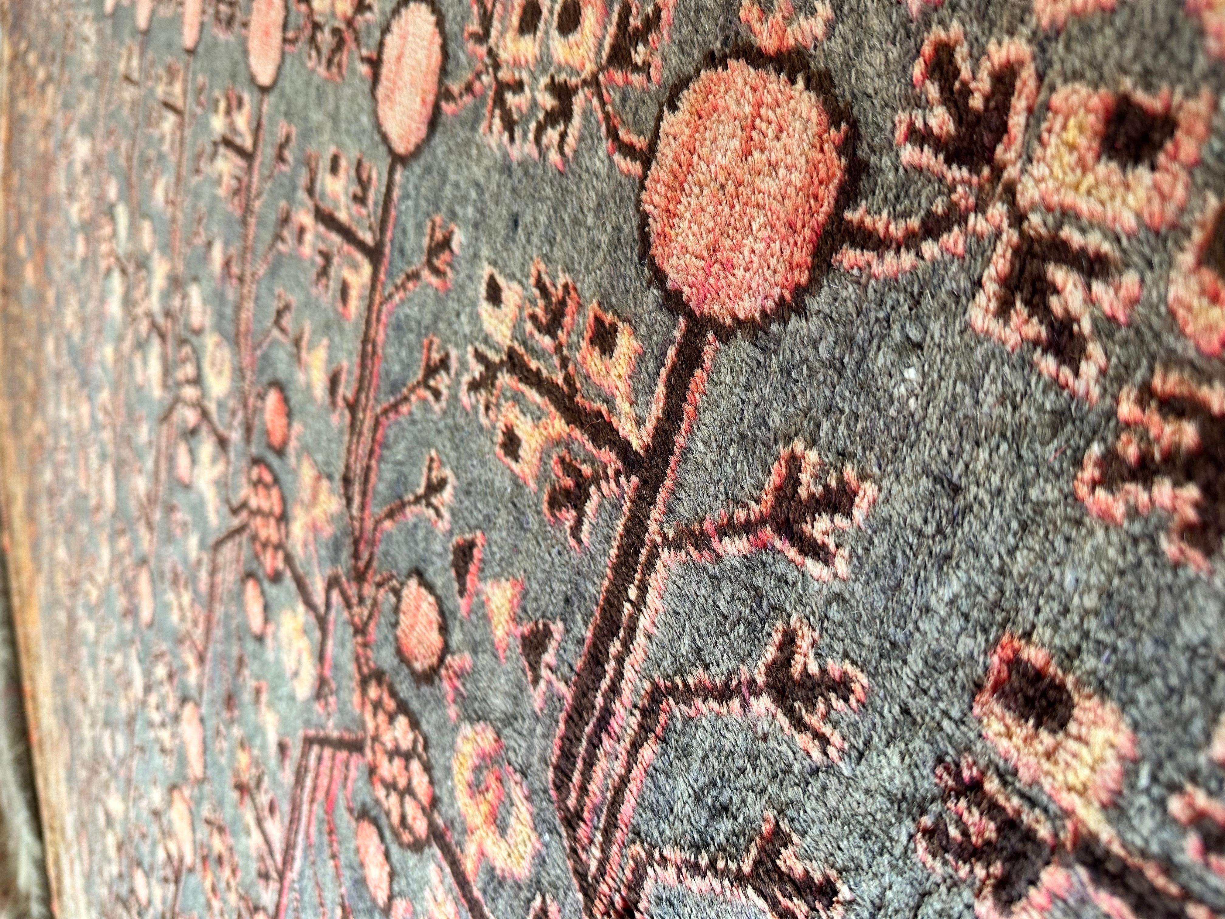 Vintage  Alfombra Khotan, alfombra oriental hecha a mano, gamba suave, beige, marrón, azul-gris en Bueno estado para la venta en Port Washington, NY