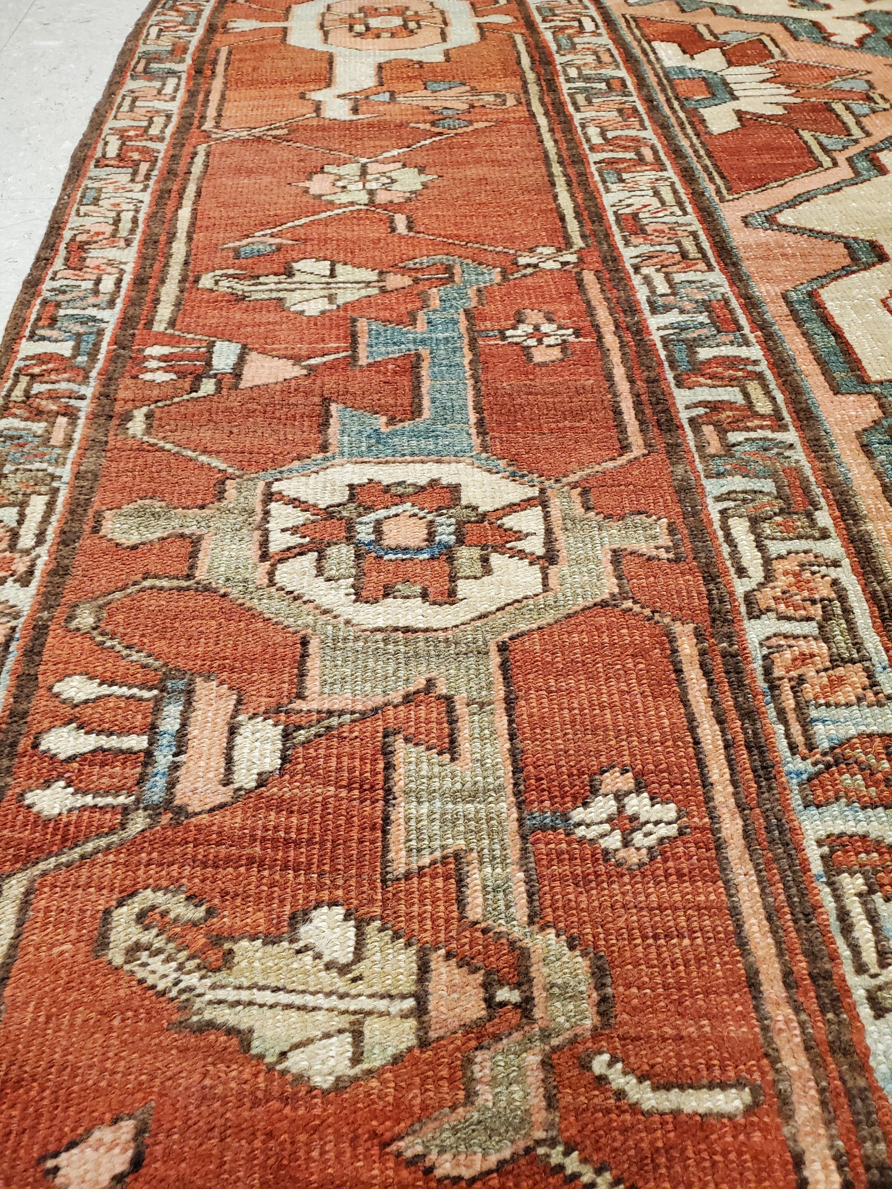 Antique Persian Serapi Carpet, Ivory Hand-Knotted Wool Oriental Rug 1