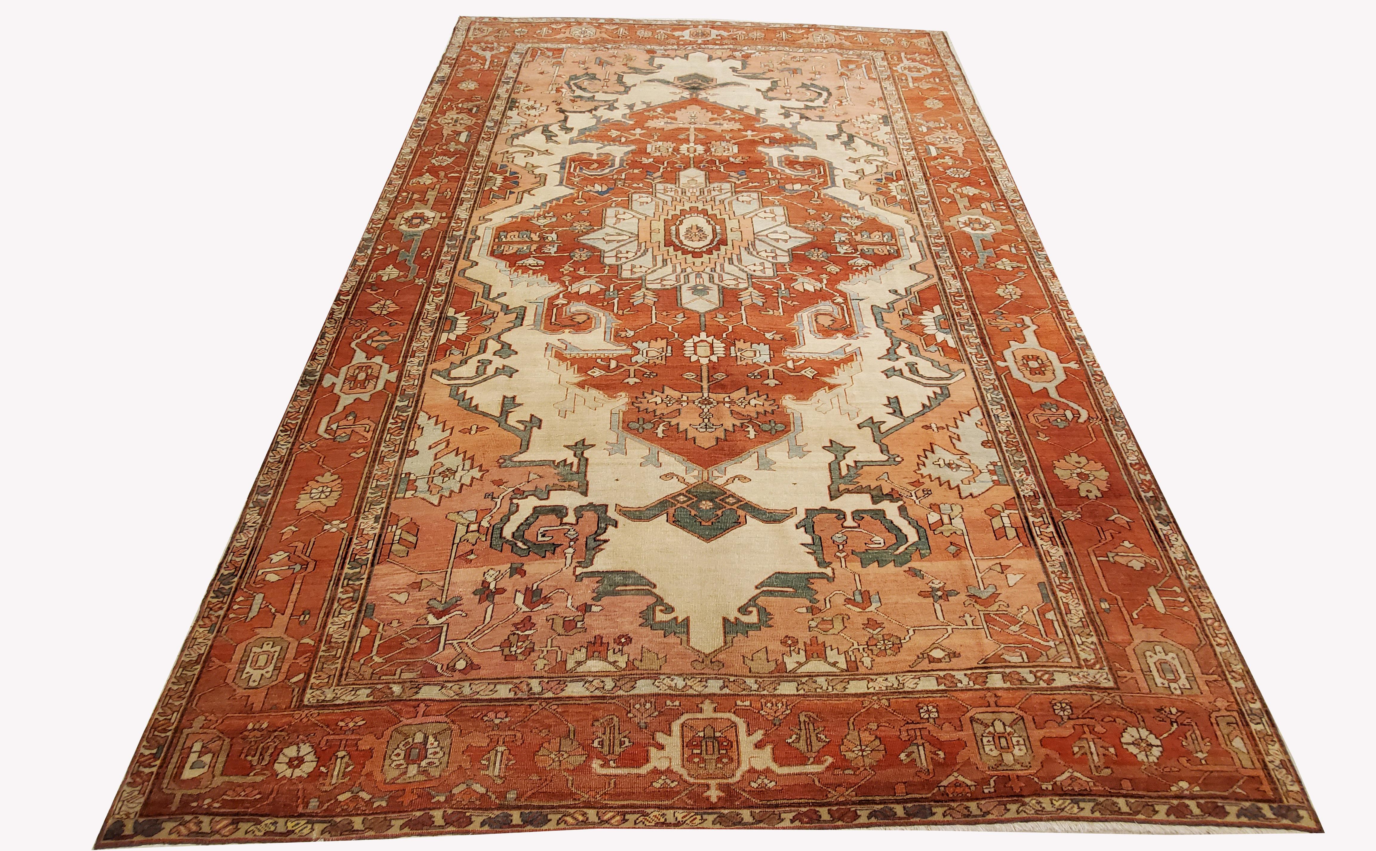 Antique Persian Serapi Carpet, Ivory Hand-Knotted Wool Oriental Rug In Excellent Condition In Port Washington, NY