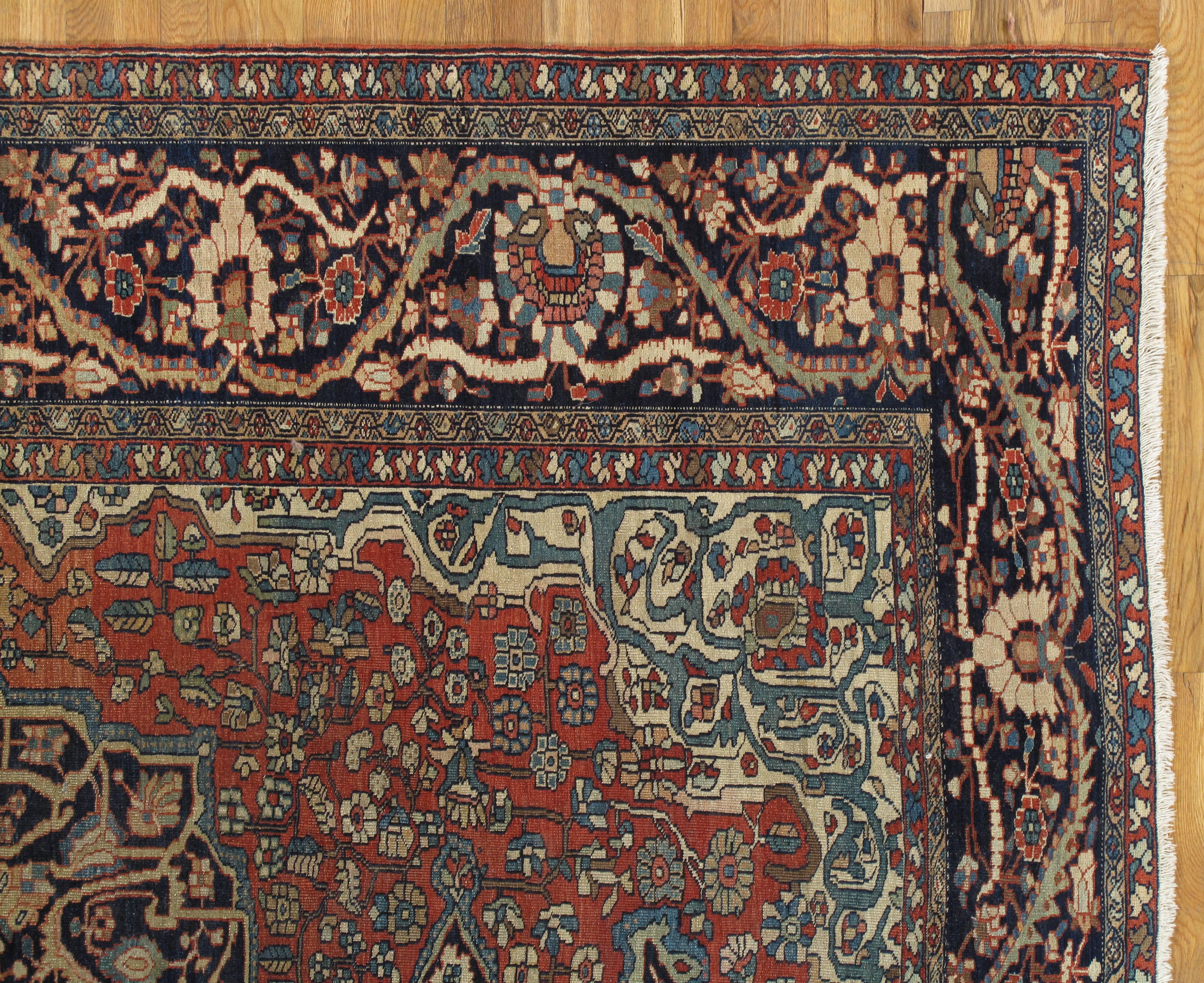 Antiker antiker Farahan Sarouk Teppich, handgefertigter Orientteppich, elfenbeinfarben, marineblau, grün, rostfarben (Sarouk Farahan) im Angebot