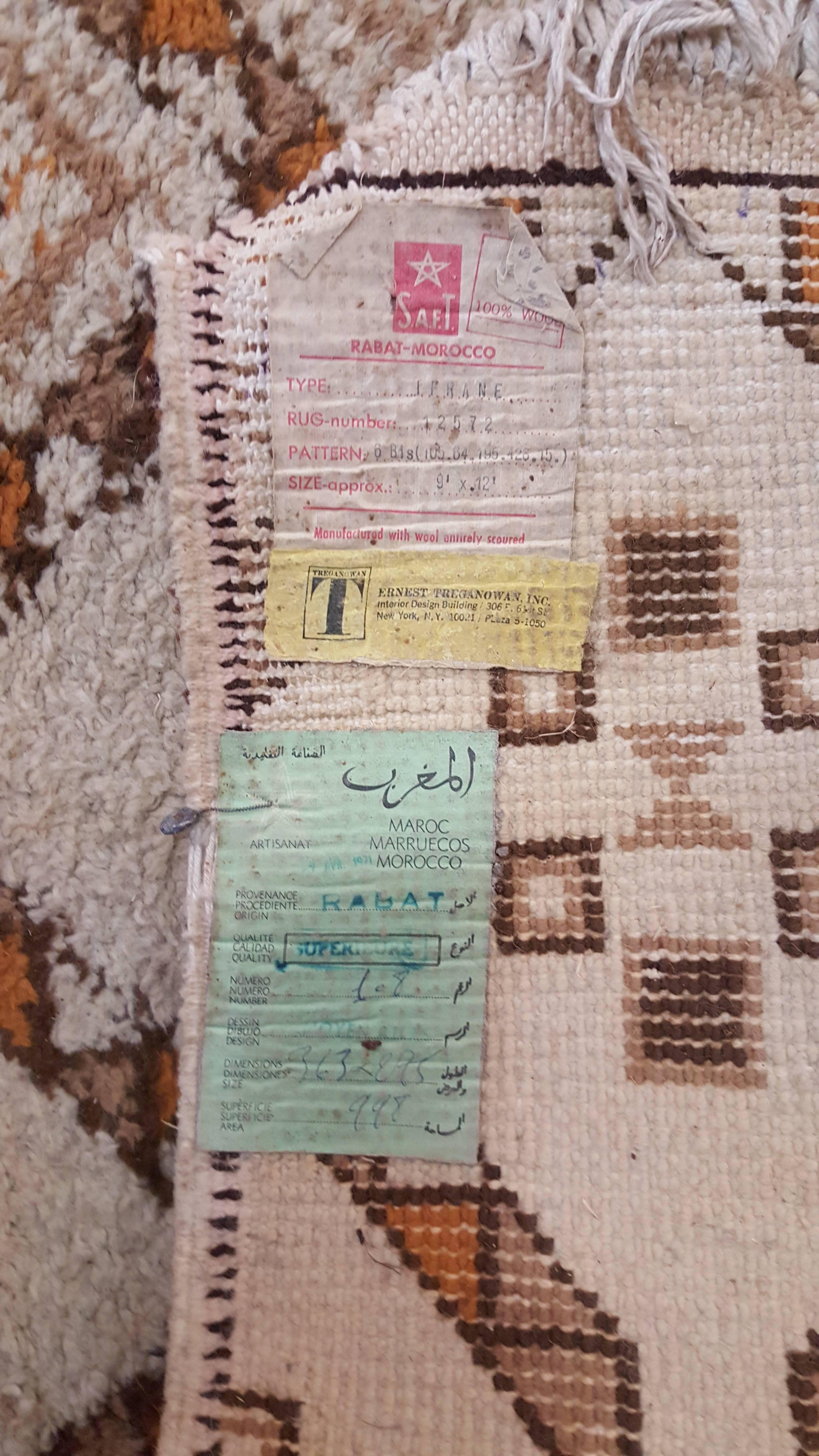 Fine XX secolo Tappeto di produzione commerciale di Rabat, circa 1970 in vendita