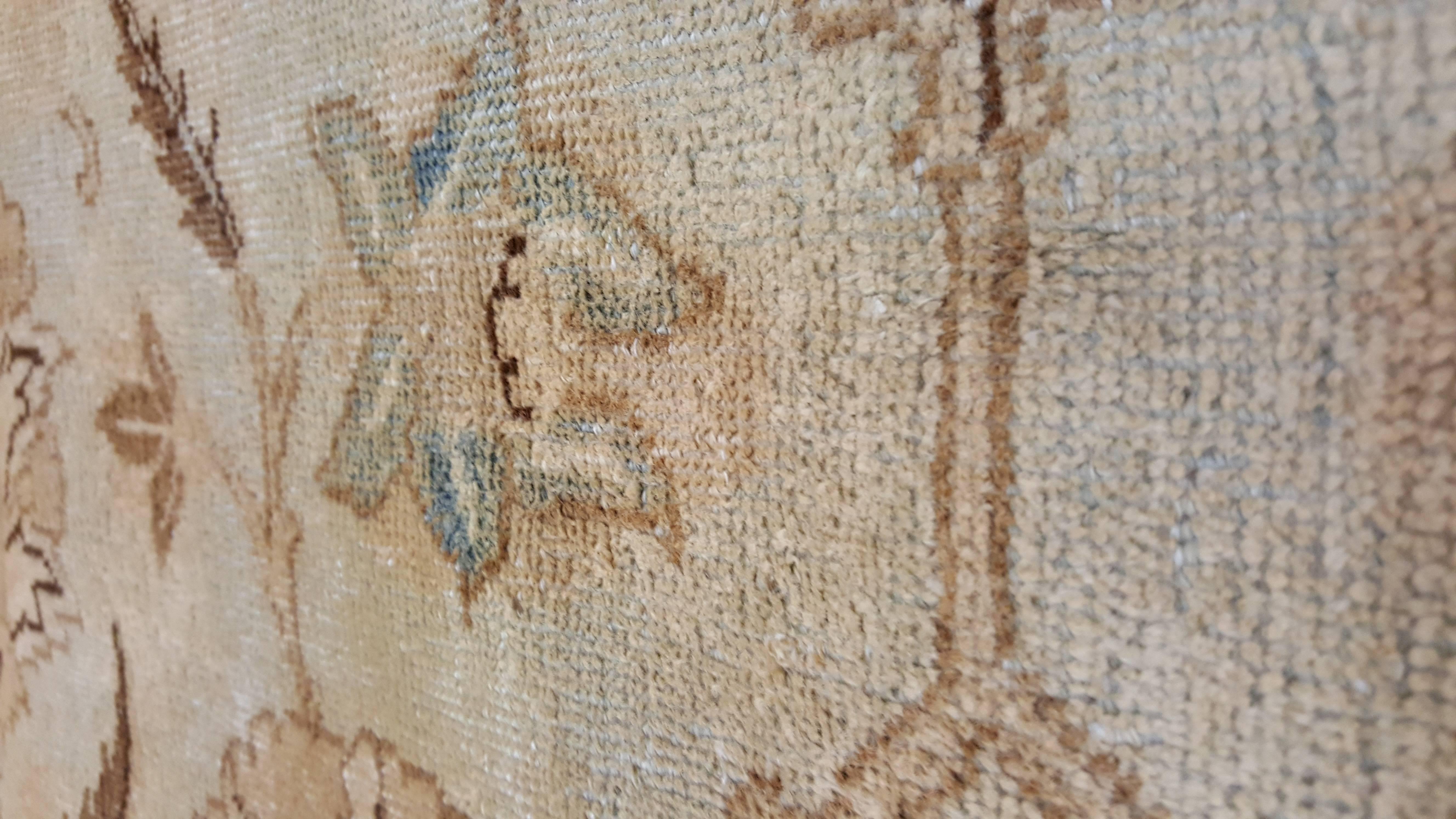 Antiker antiker Täbris-Teppich, feiner handgefertigter orientalischer Teppich, blassblau, taupe, braun (20. Jahrhundert)