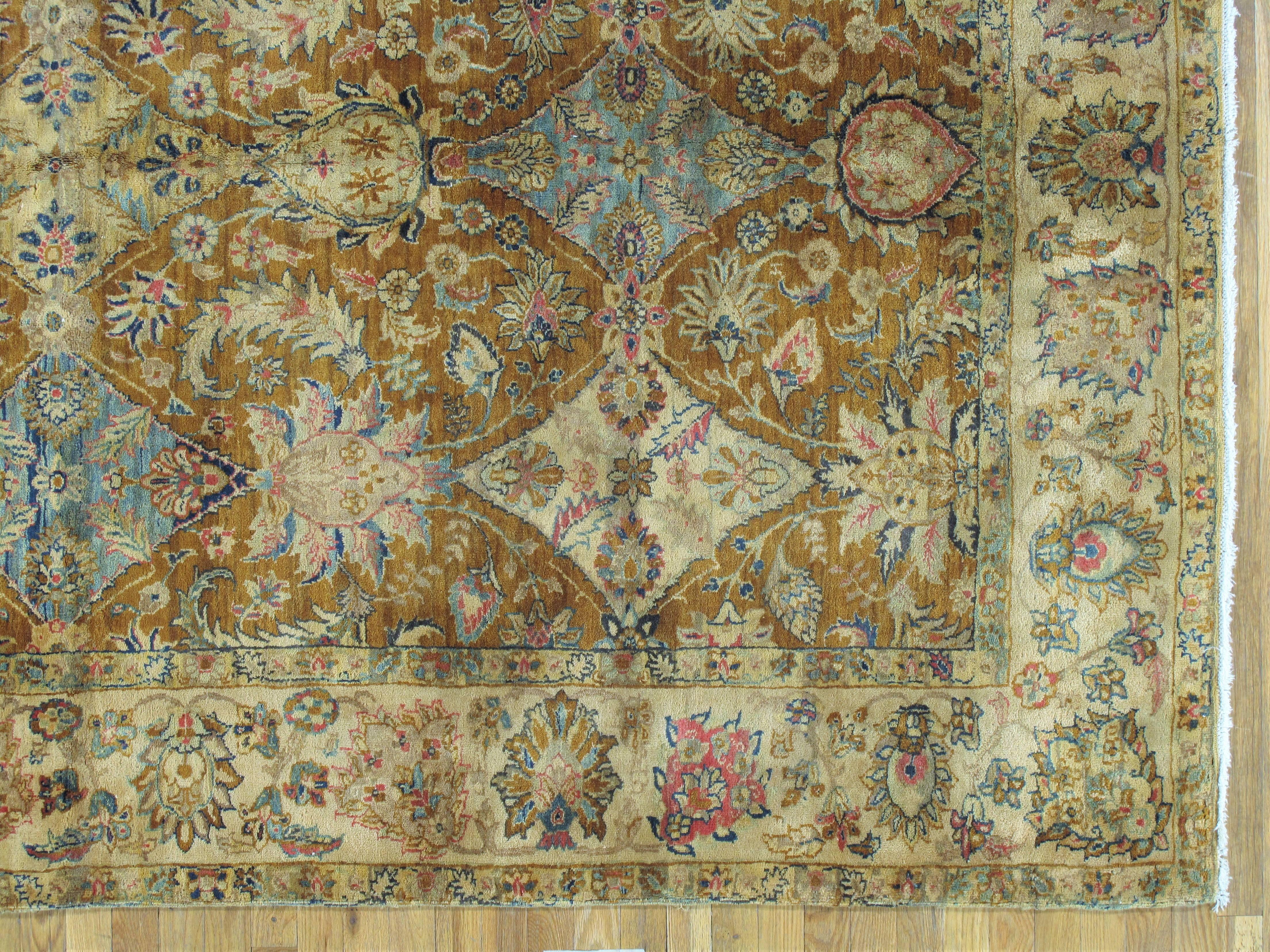 Indo-Tabriz-Teppich, Orientteppich, handgefertigt, Taupe, Gold, Creme Karamell (Indisch) im Angebot