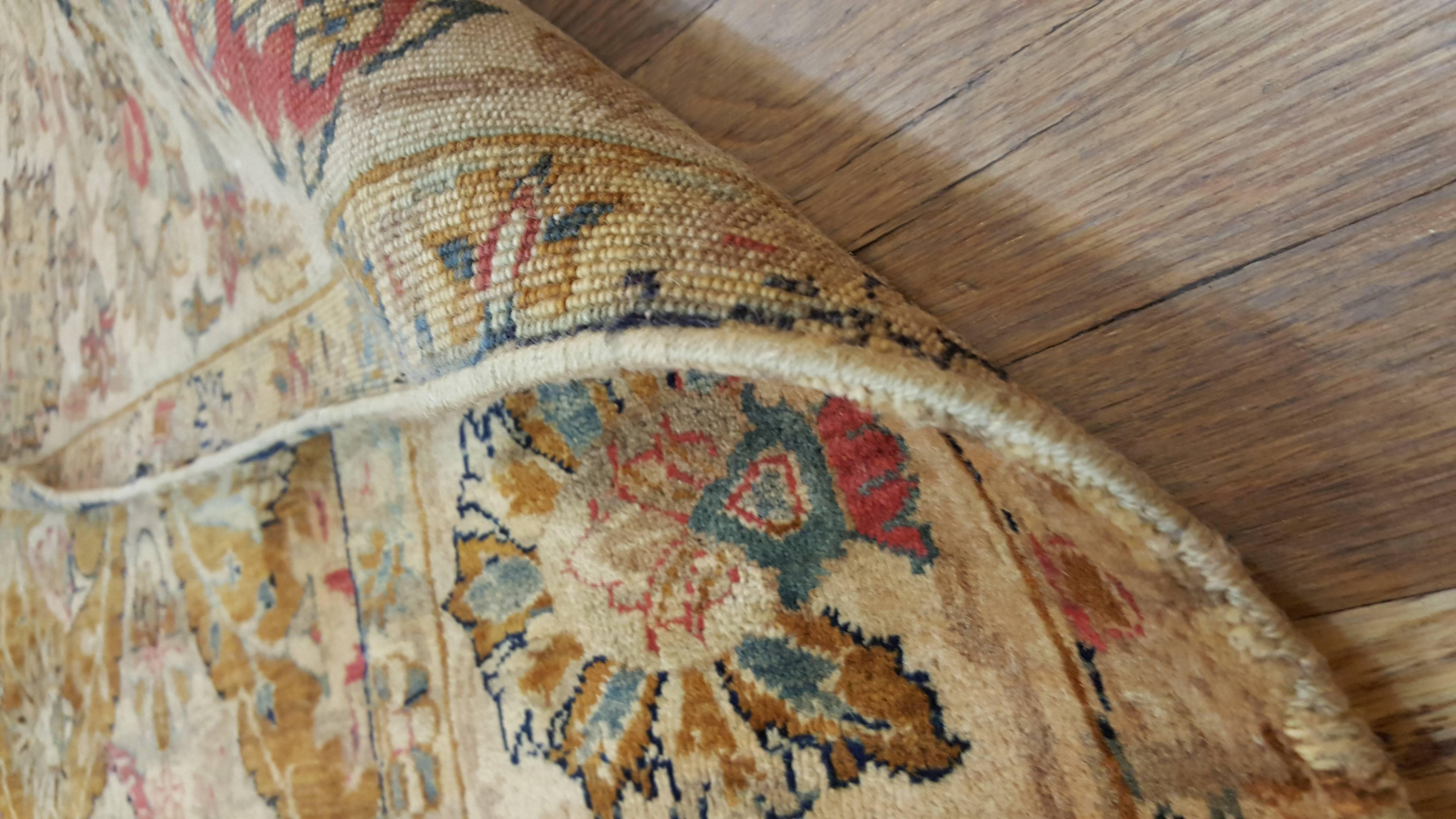 Alfombra Vintage Indo Tabriz, Alfombra Oriental, Hecha a Mano, Topo, Oro, Crema Caramelo en Excelente estado para la venta en Port Washington, NY