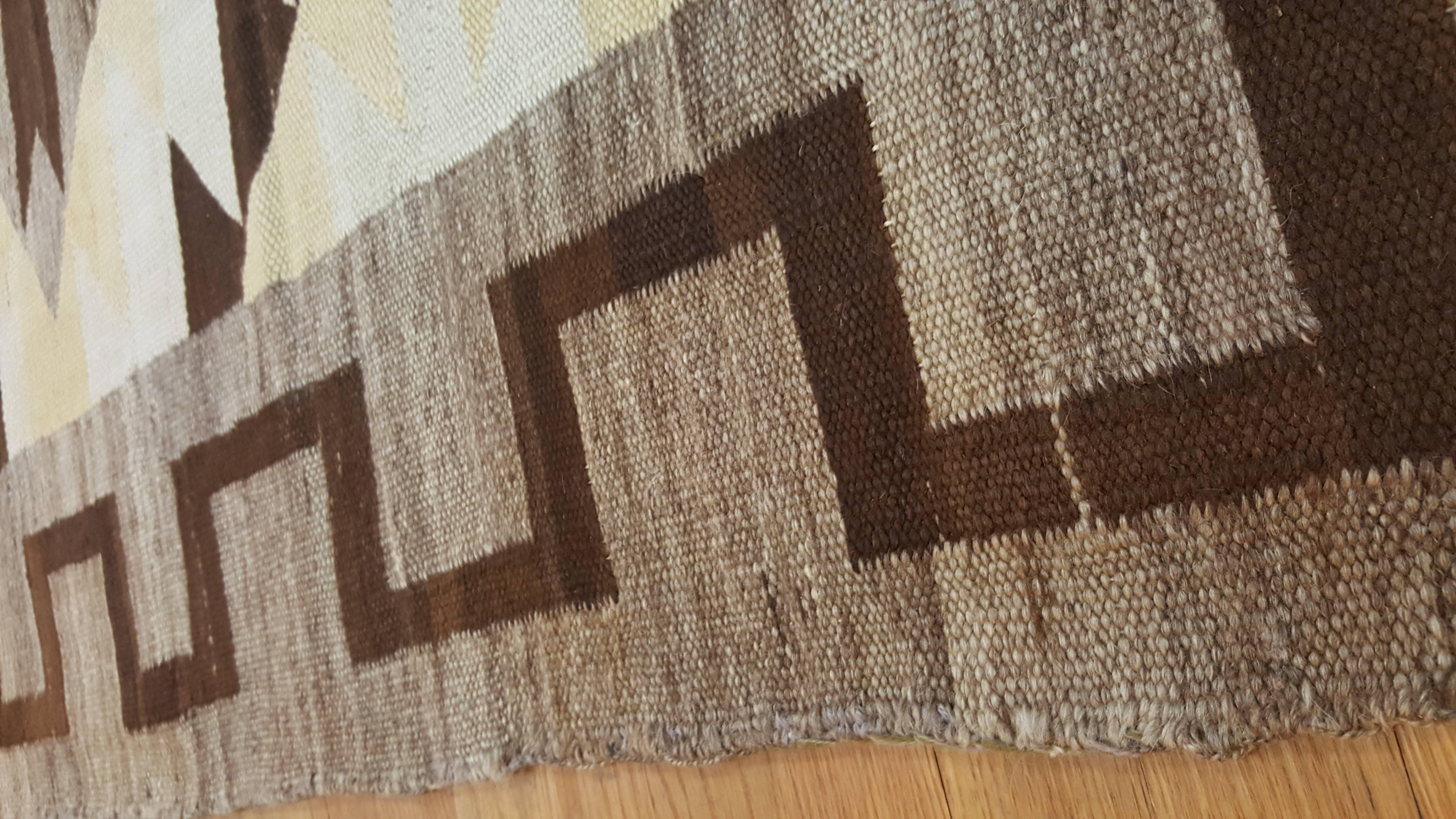 Antique Navajo Rug Fine Oriental Rug, Gray, Soft Yellow, Brown, Ivory In Good Condition In Port Washington, NY