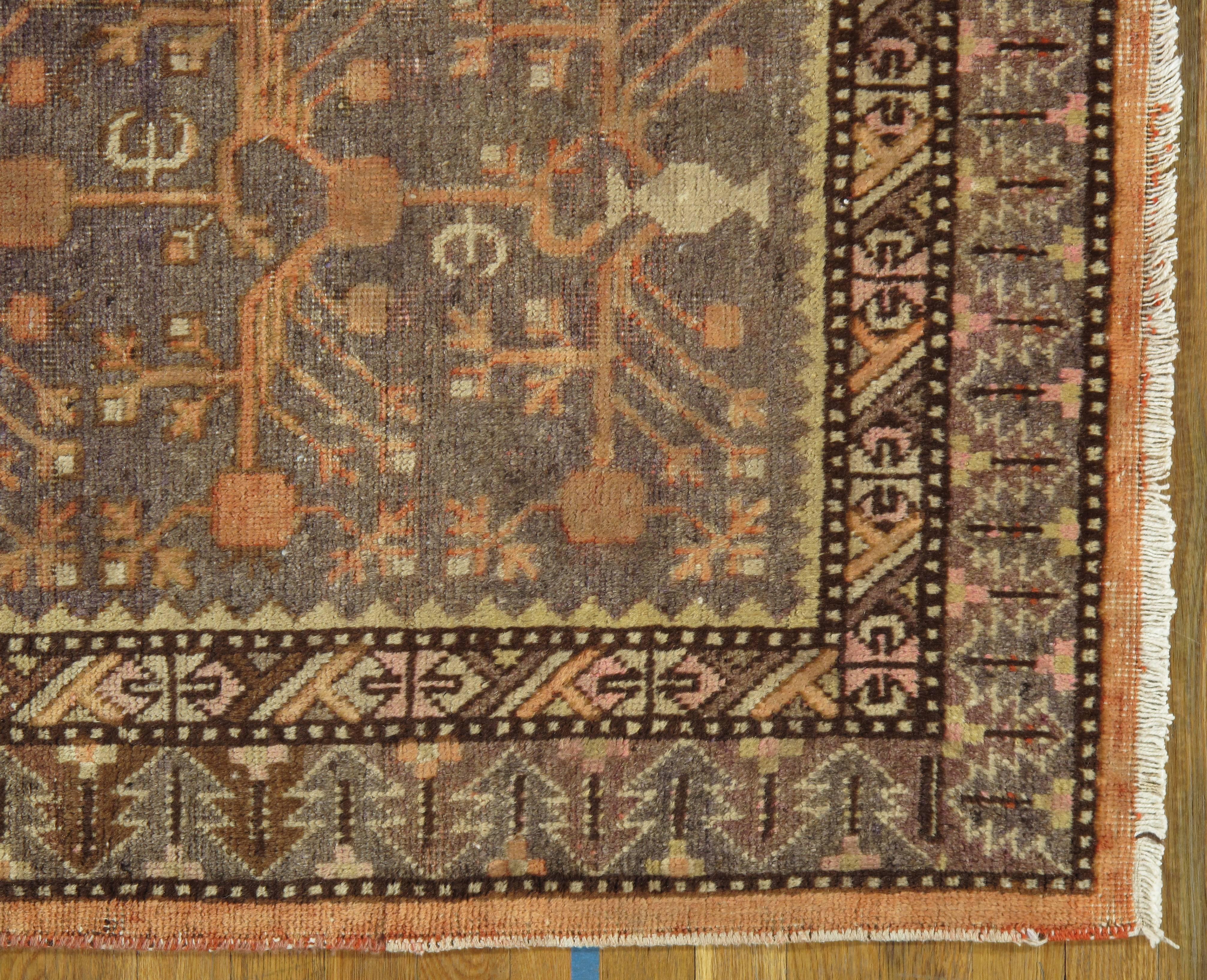 Khotan-Teppich, handgefertigter orientalischer Teppich, weiches Schlamm, Beige, Braun, Char Gray (Handgeknüpft) im Angebot
