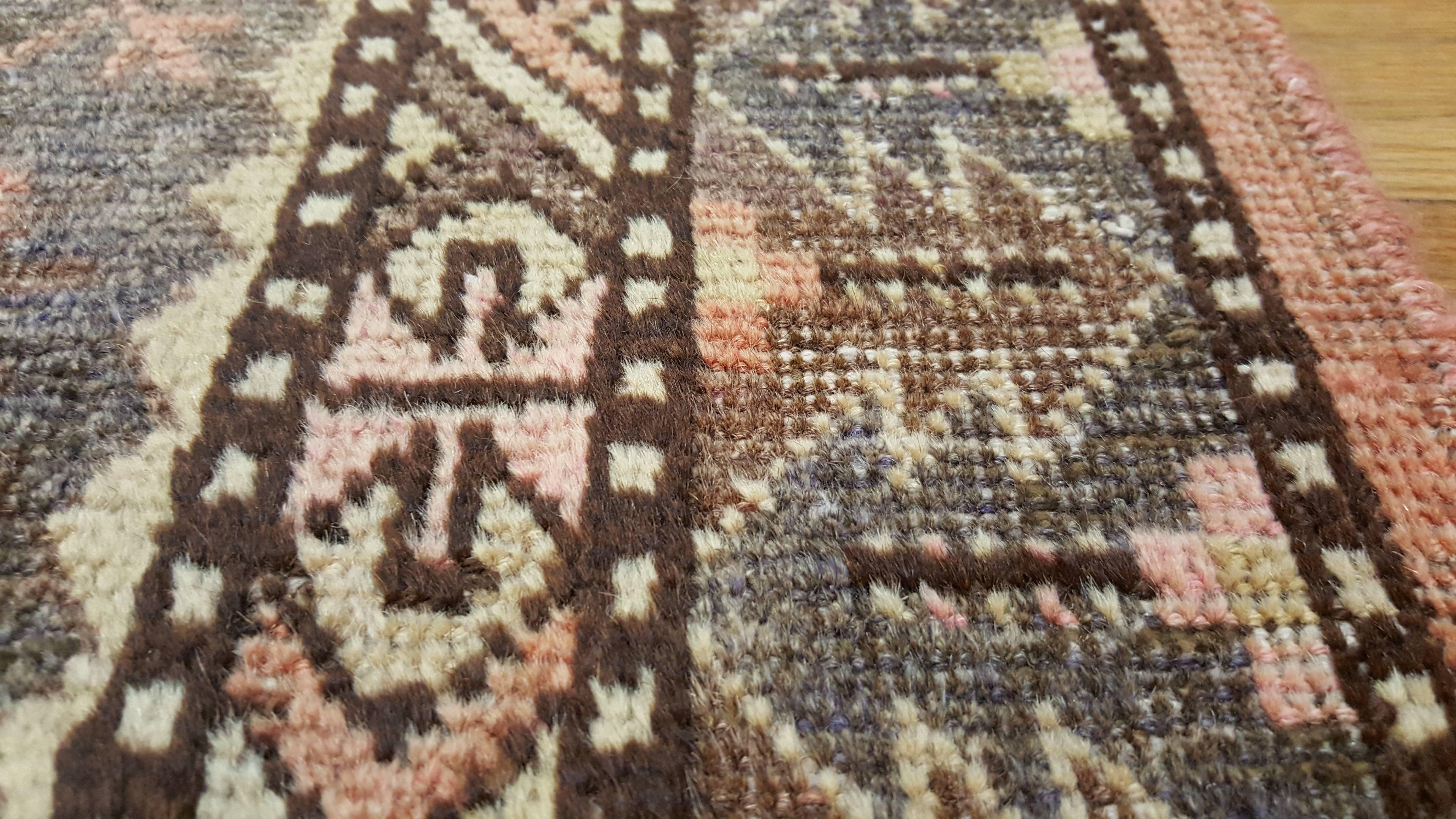 Khotan-Teppich, handgefertigter orientalischer Teppich, weiches Schlamm, Beige, Braun, Char Gray (20. Jahrhundert) im Angebot