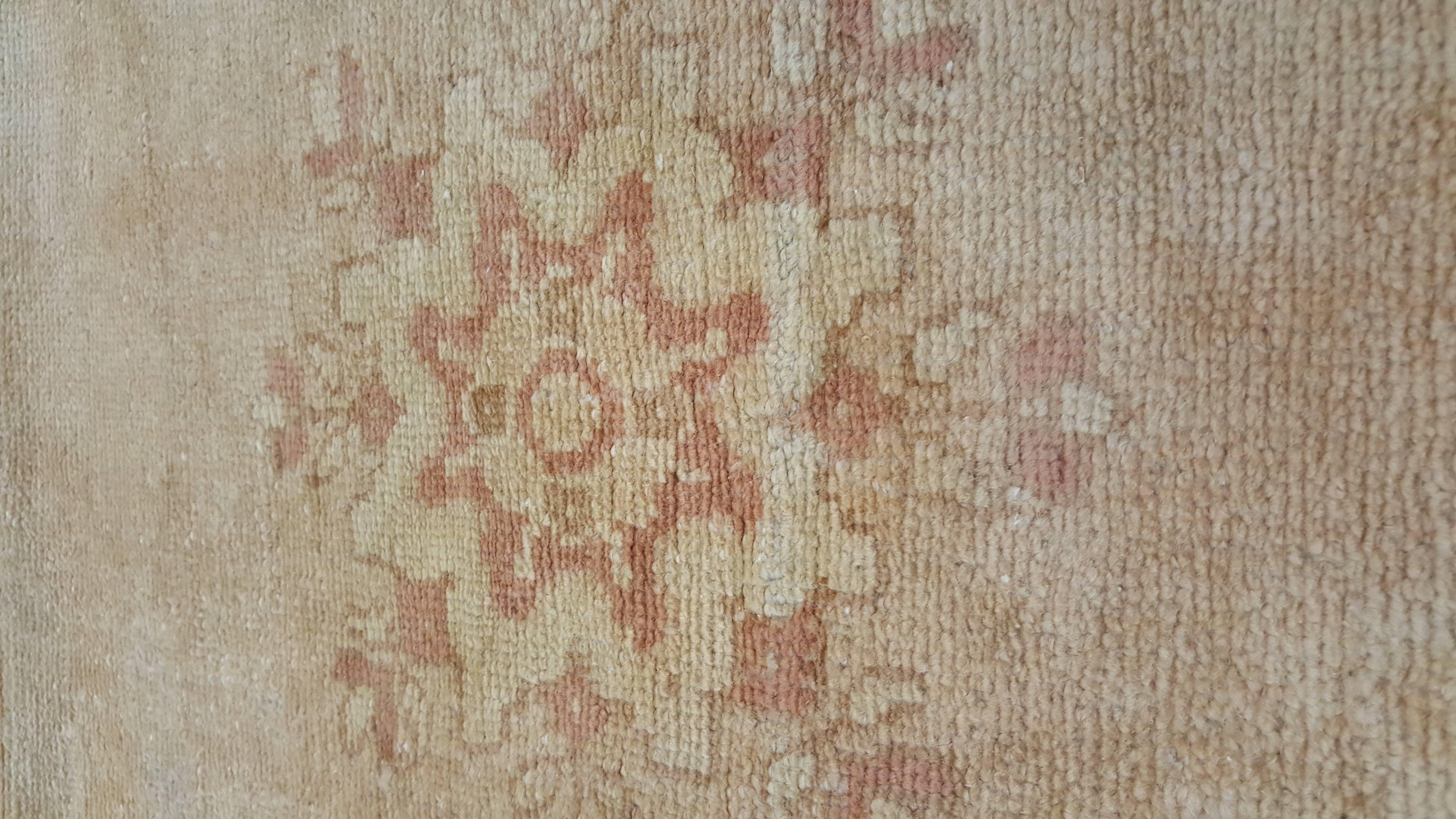 Antiker Oushak Läufer, Türkischer und Orientalischer Teppich, Handgefertigter Beige Teppich im Angebot 2