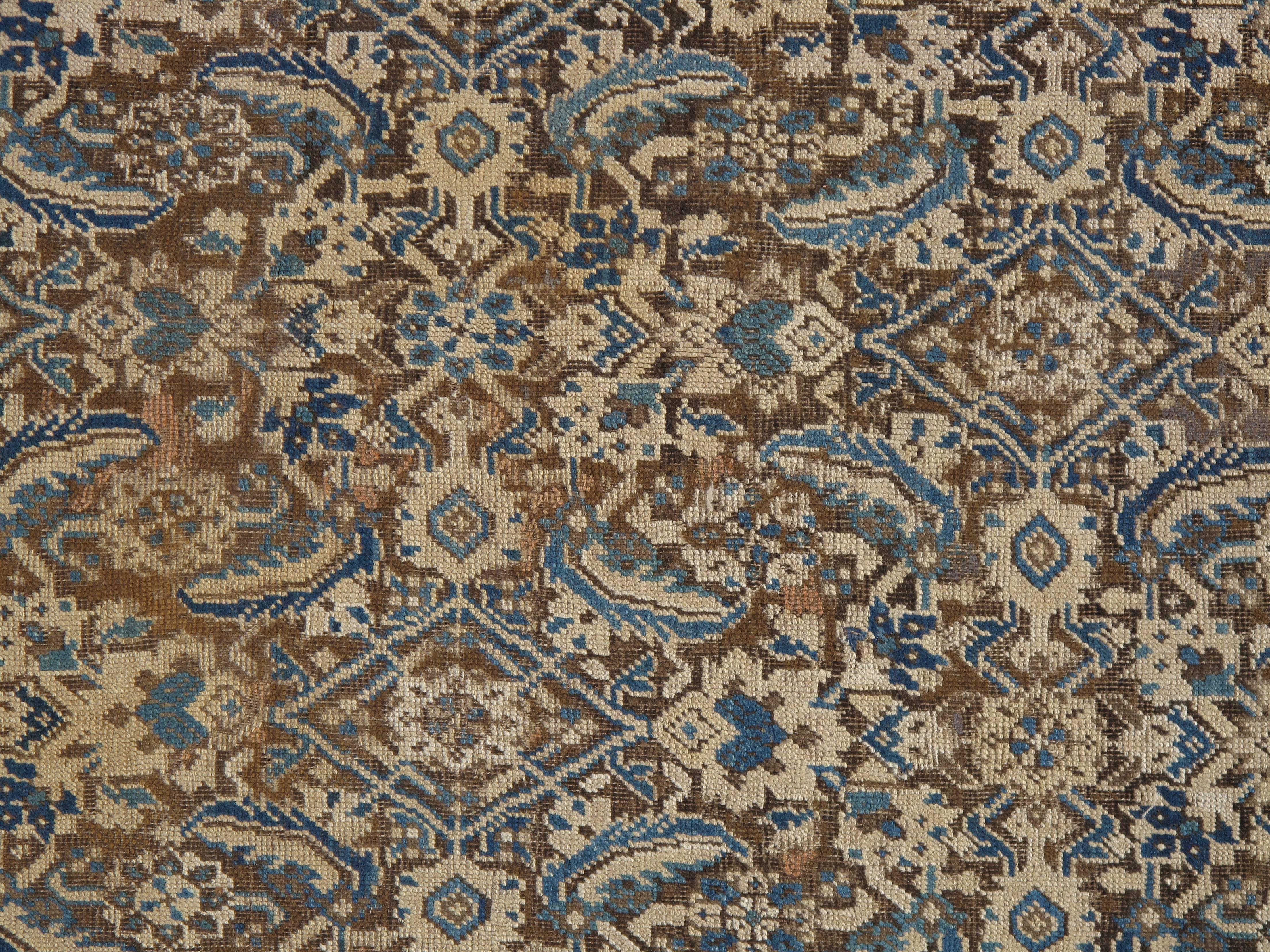 Cette antique Charme Antiques persane présente une charmante caractéristique masculine. Design/One audacieux, tapis de qualité fabriqué à la main. Mesures : 5'6