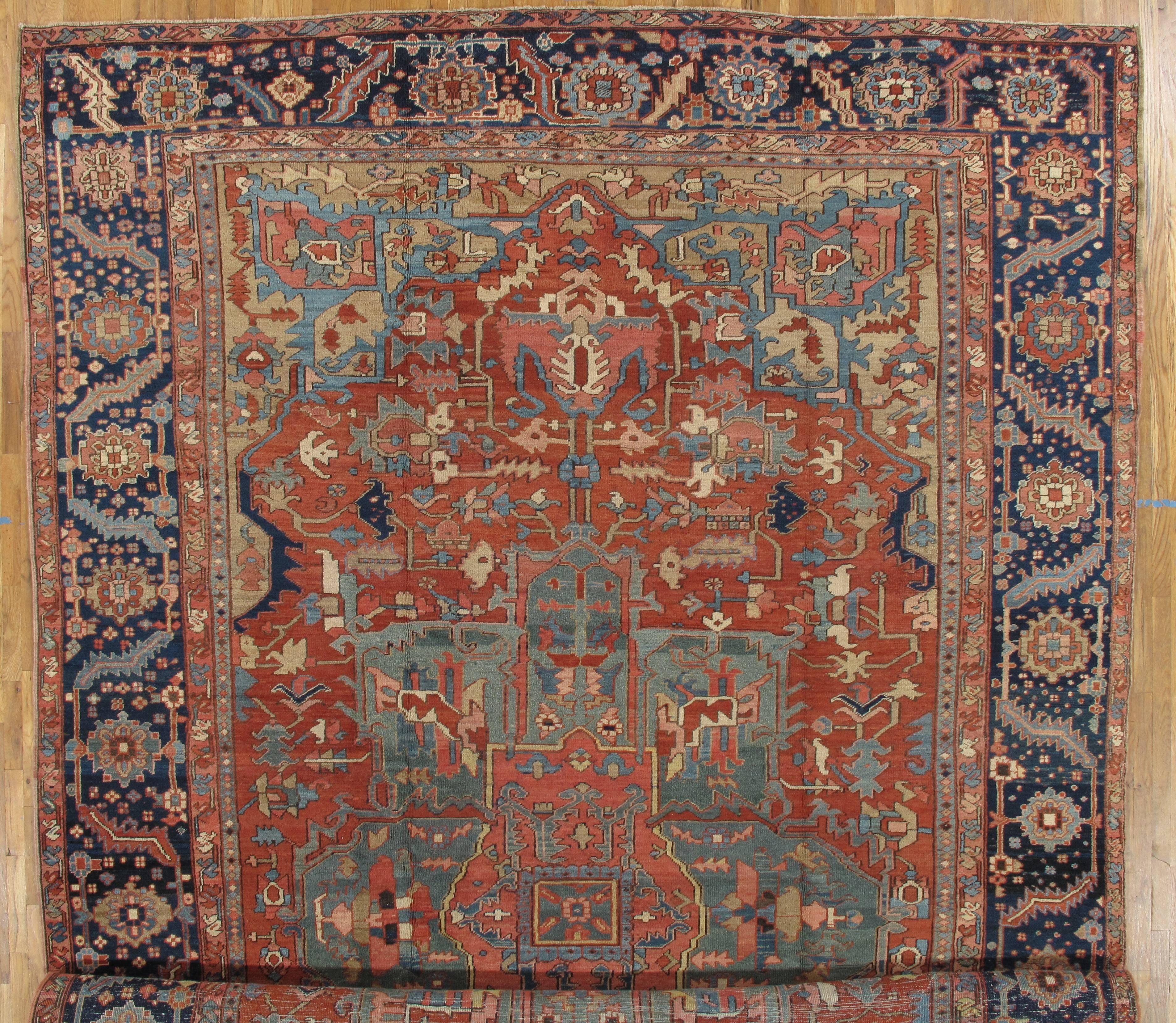 Antiker Persischer Heriz Teppich:: Handgefertigter Orientteppich aus Wolle:: Rost:: Marine:: Hellblau (Heriz Serapi)