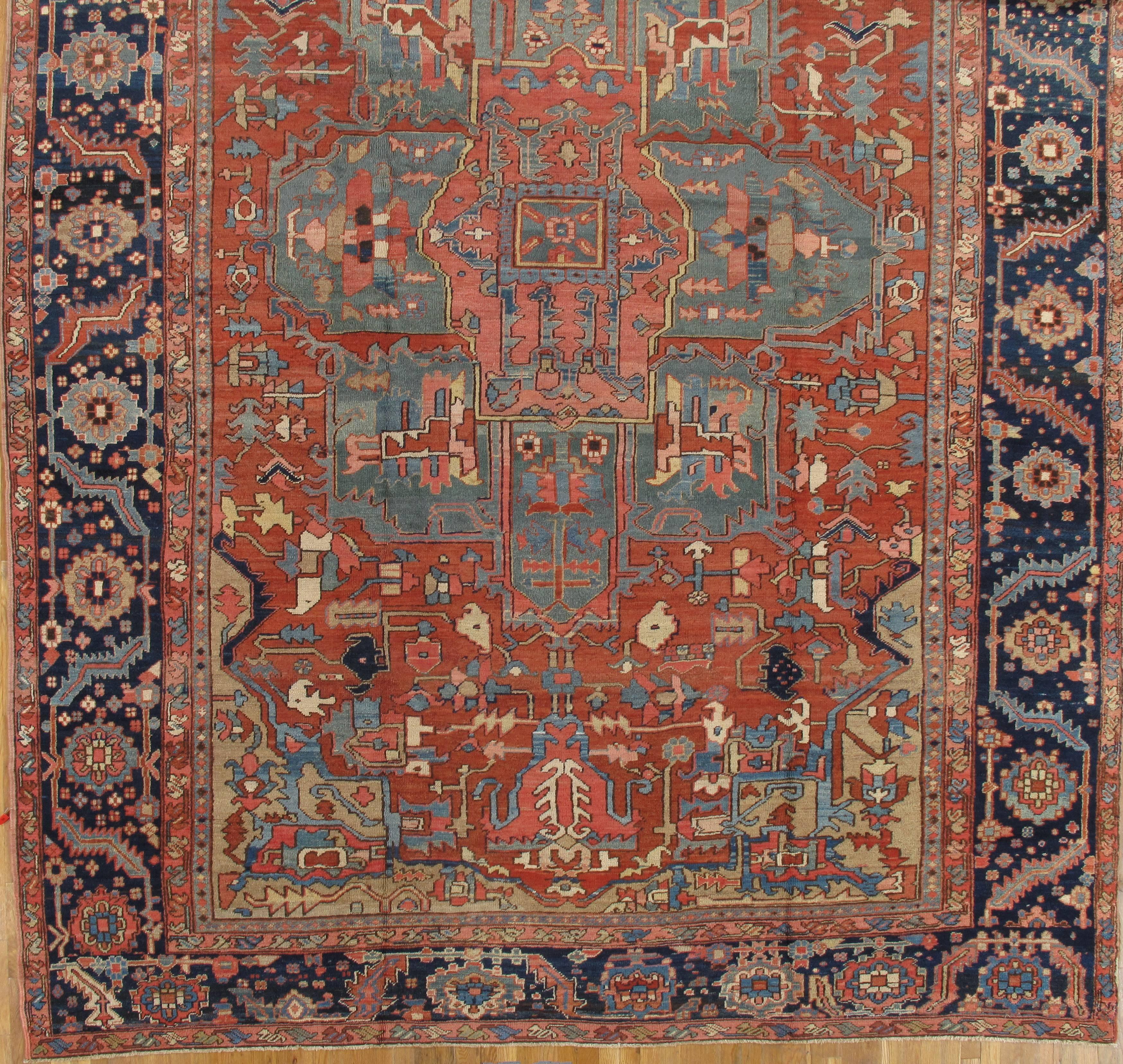 Antiker Persischer Heriz Teppich:: Handgefertigter Orientteppich aus Wolle:: Rost:: Marine:: Hellblau (Frühes 20. Jahrhundert)