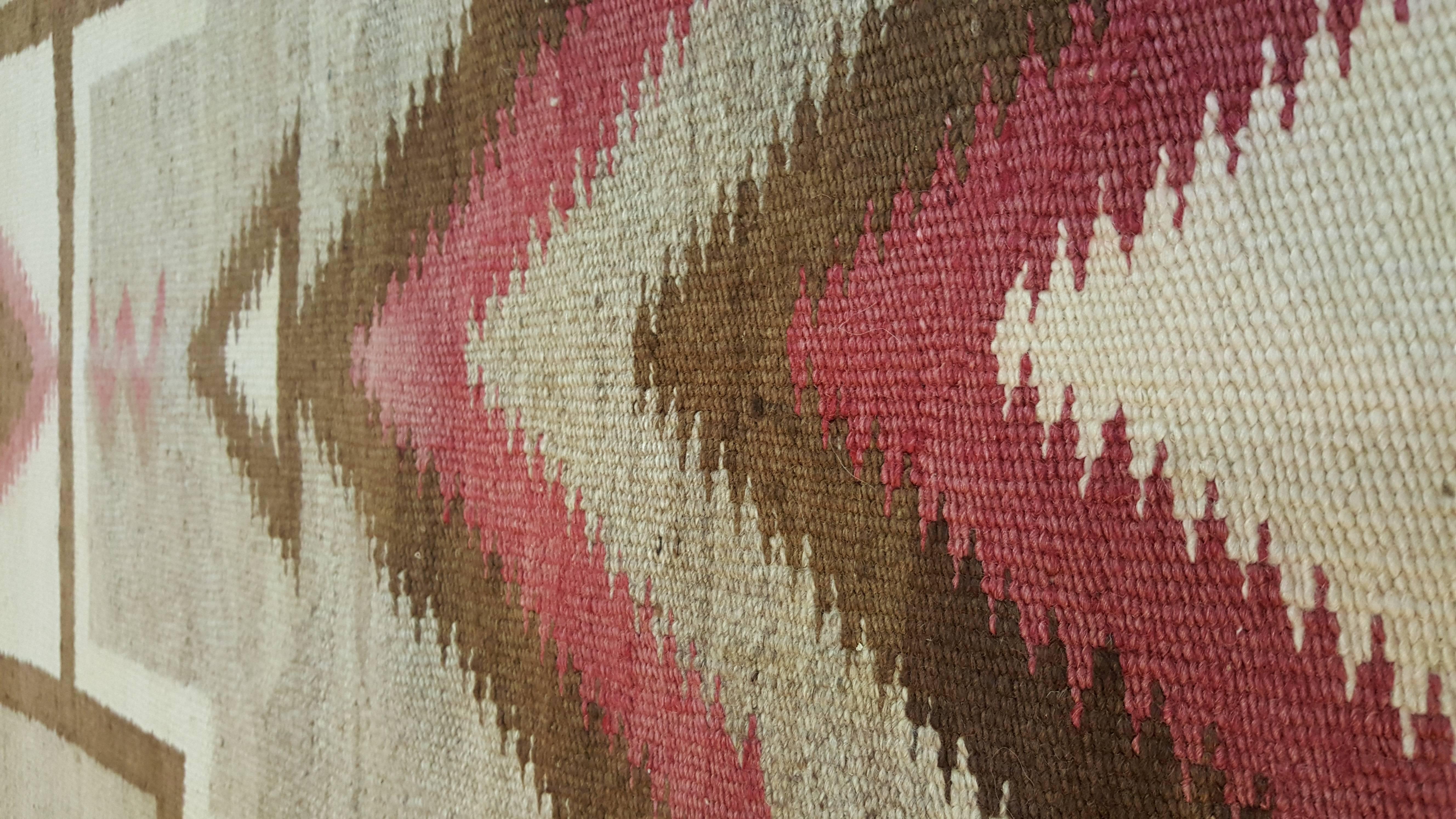 Antiker Navajo-Teppich, Orientteppich, handgefertigter Wollteppich, graue Farbe im Zustand „Hervorragend“ im Angebot in Port Washington, NY