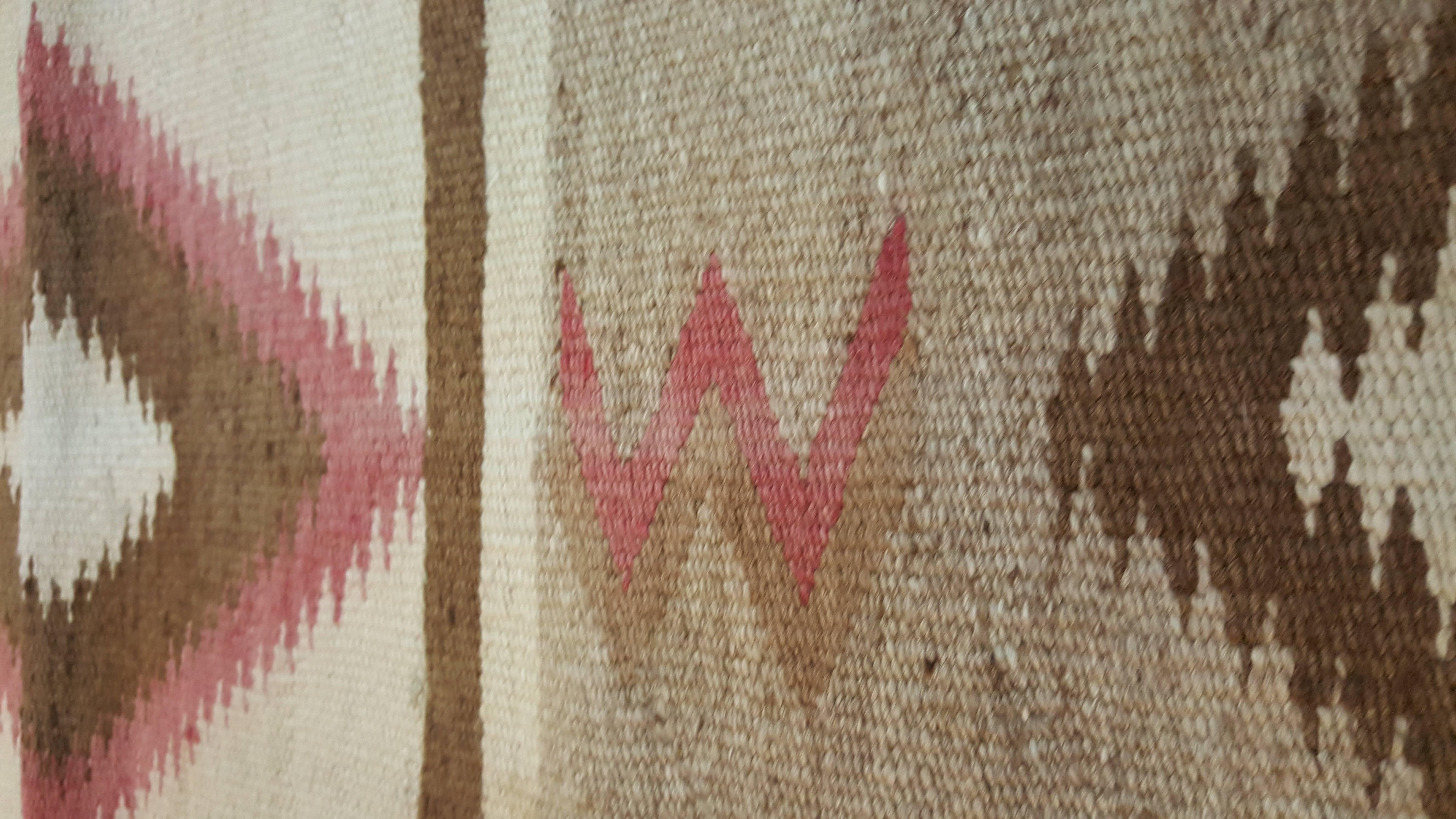 Antiker Navajo-Teppich, Orientteppich, handgefertigter Wollteppich, graue Farbe (Wolle) im Angebot