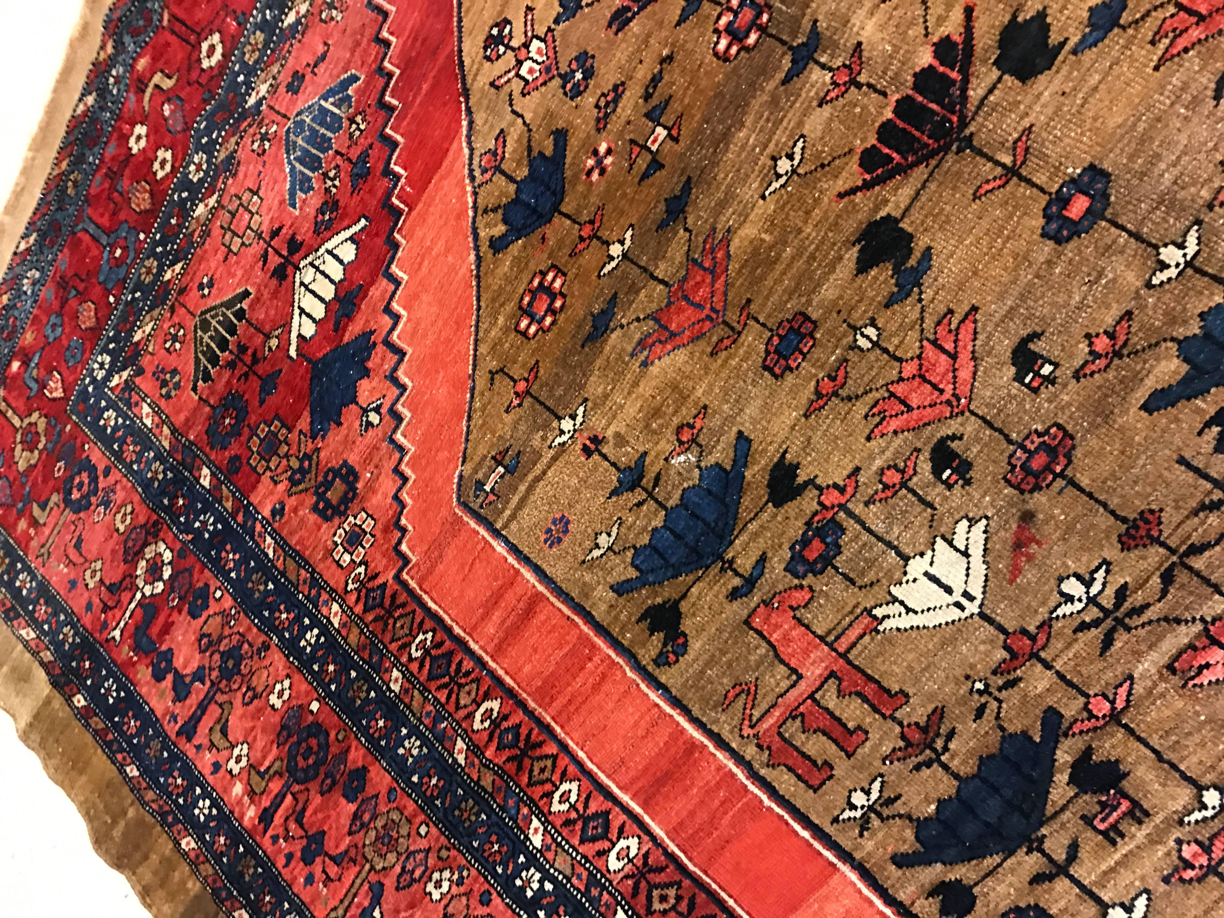 Antiker antiker Bakshaish-Teppich, orientalischer persischer handgefertigter Teppich in Braun, Blau und Rot (Handgeknüpft) im Angebot