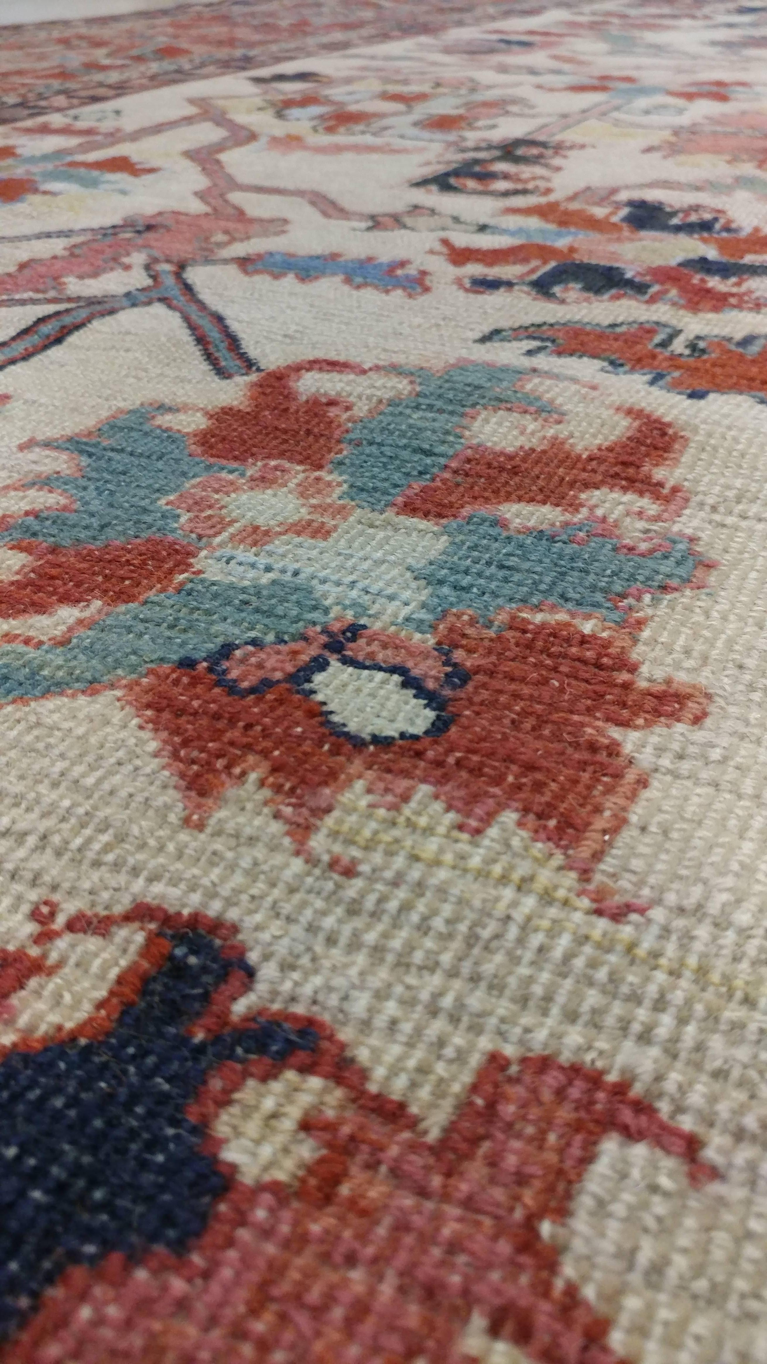 Antiker persischer Serapi-Teppich, handgefertigter orientalischer Teppich aus Wolle, elfenbeinfarben und hellblau im Angebot 3