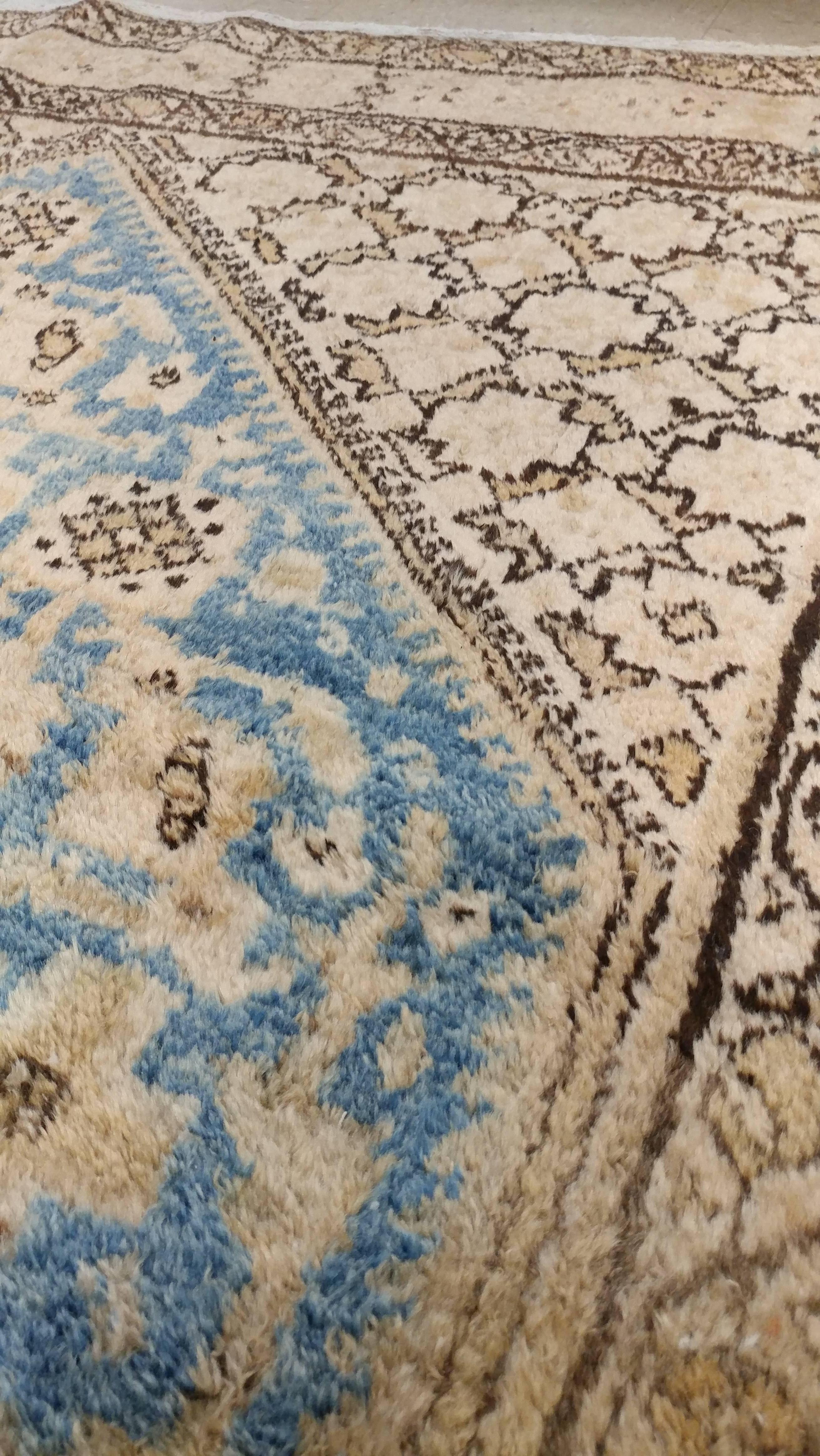Antique Malayer Carpet, Handmade Oriental Rug, Ivory, Taupe, Gold, Light Blue In Good Condition For Sale In Port Washington, NY
