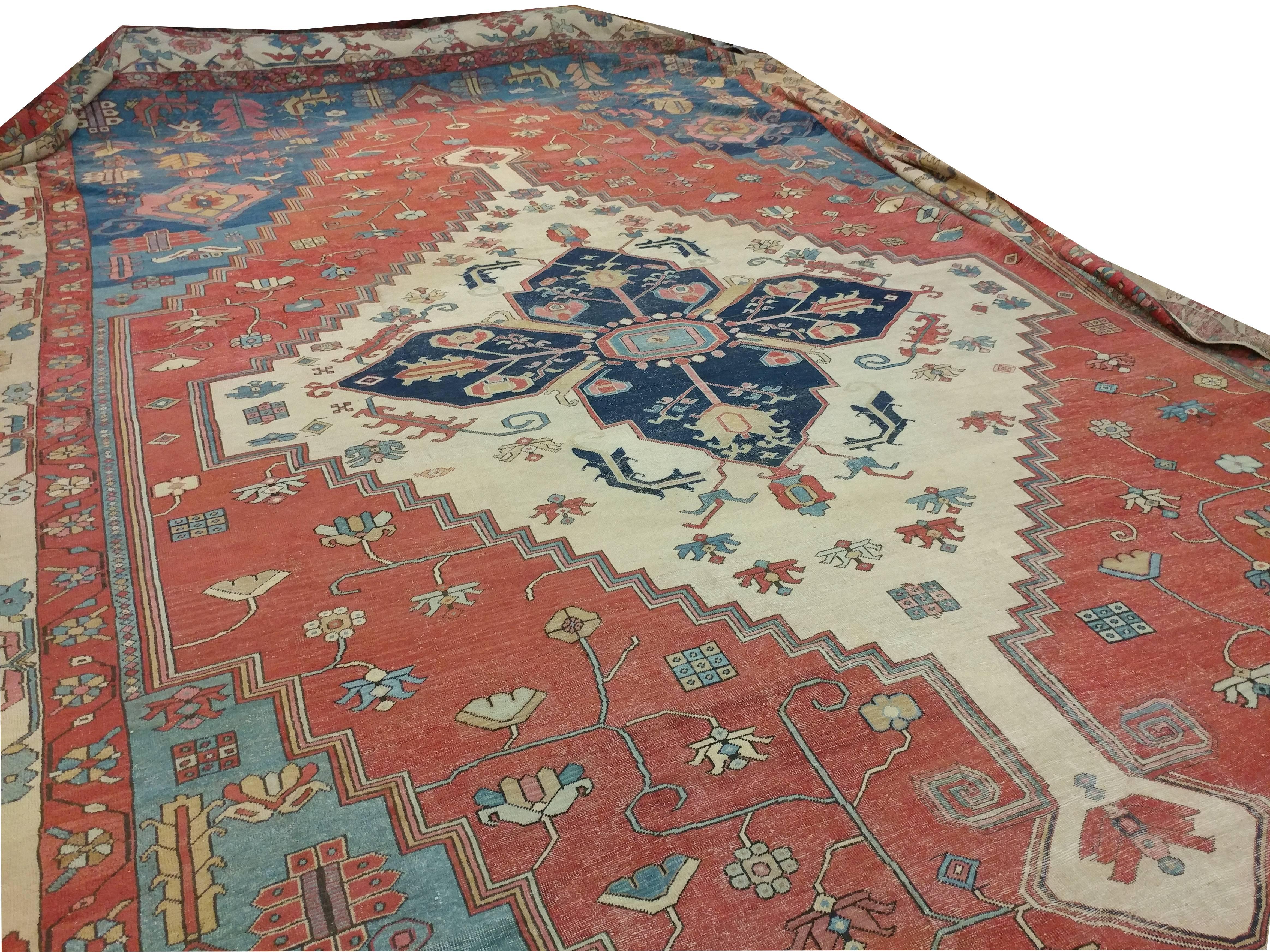 Antique Persian Serapi Carpet, Handmade Wool Oriental Rug, Ivory and Light Blue For Sale 3