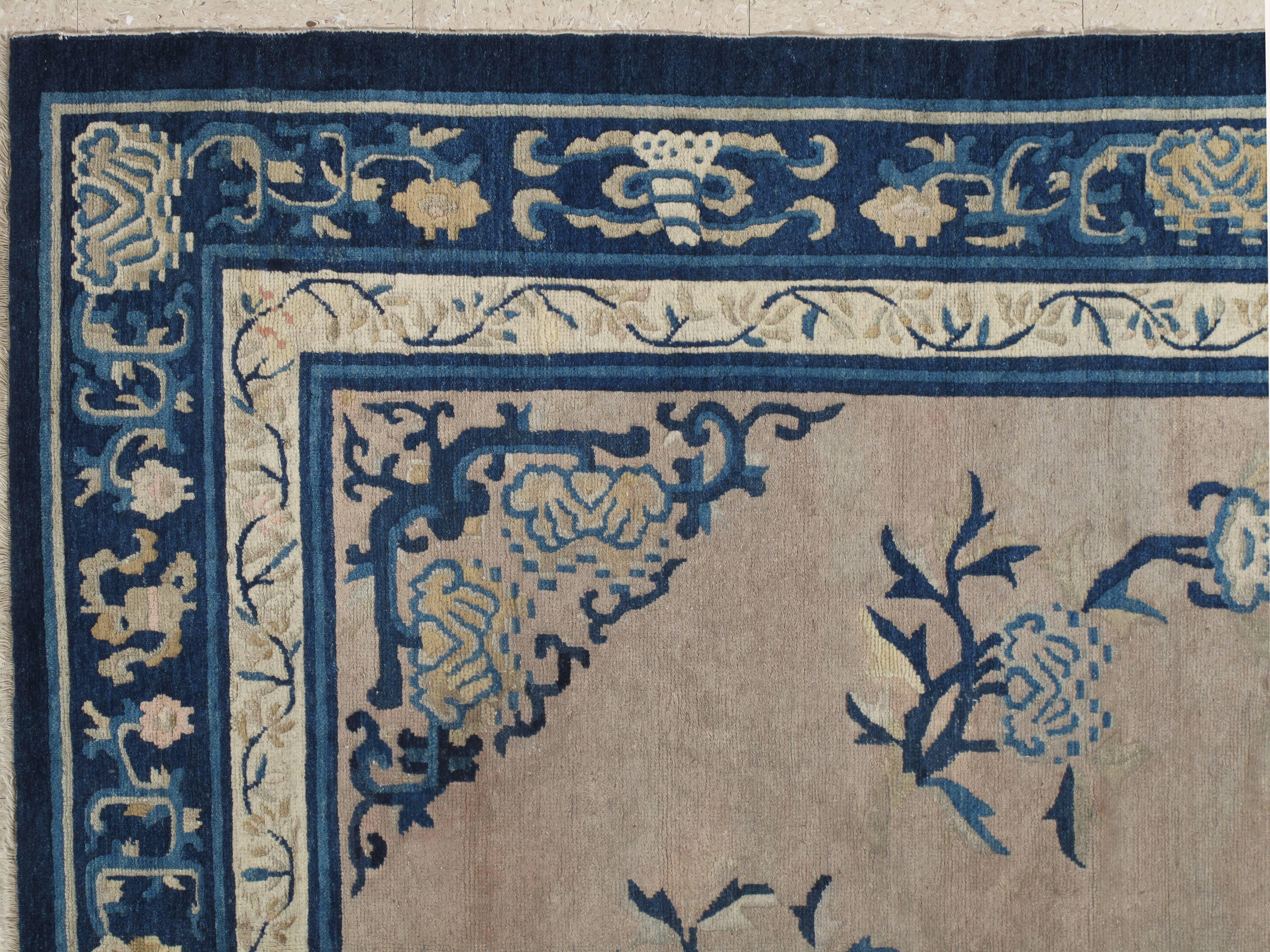 Antiker chinesischer Teppich, brauner und blauer orientalischer handgefertigter Wollteppich (Chinesischer Export) im Angebot