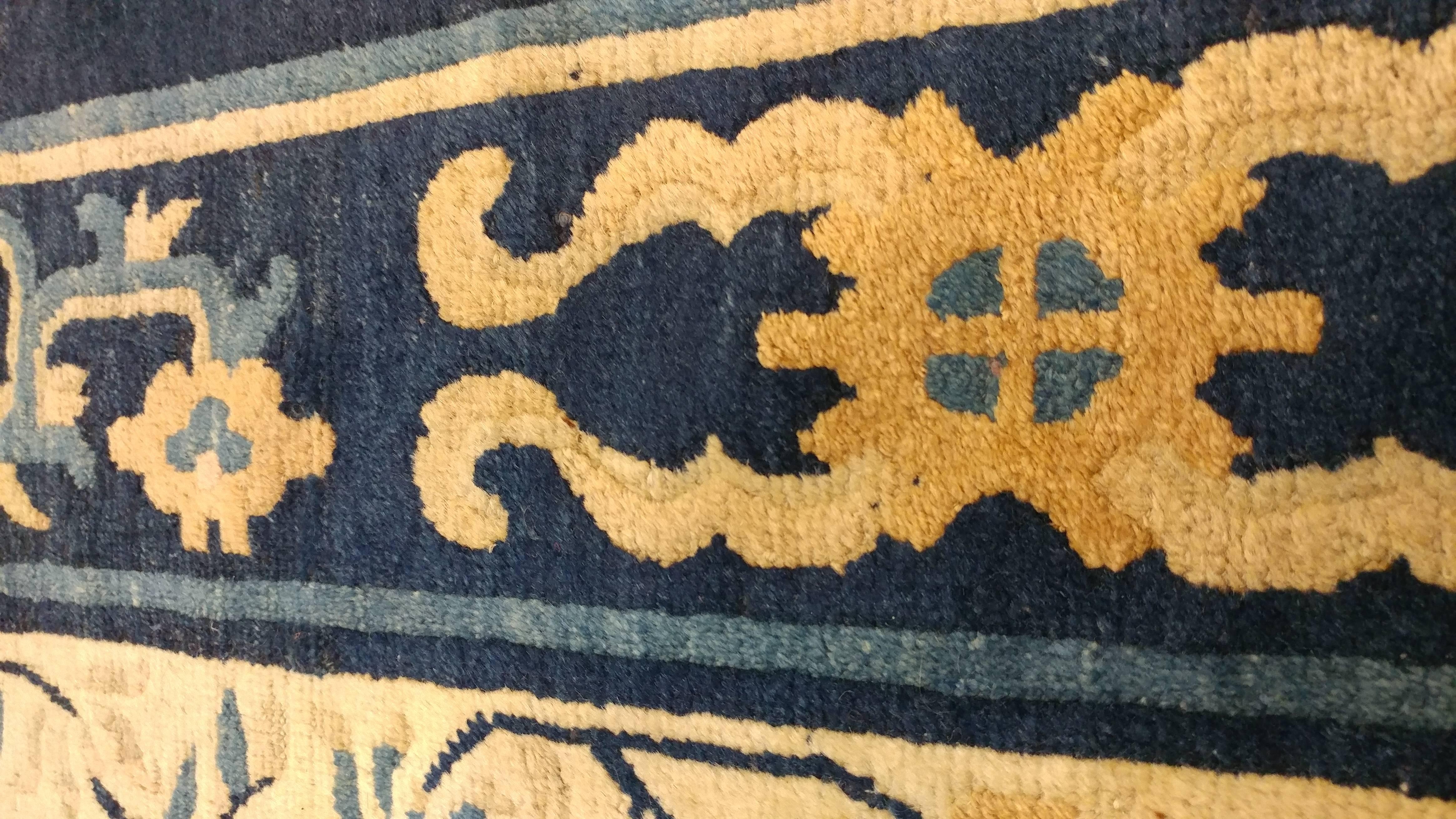 Antiker chinesischer Teppich, brauner und blauer orientalischer handgefertigter Wollteppich (Chinesisch) im Angebot