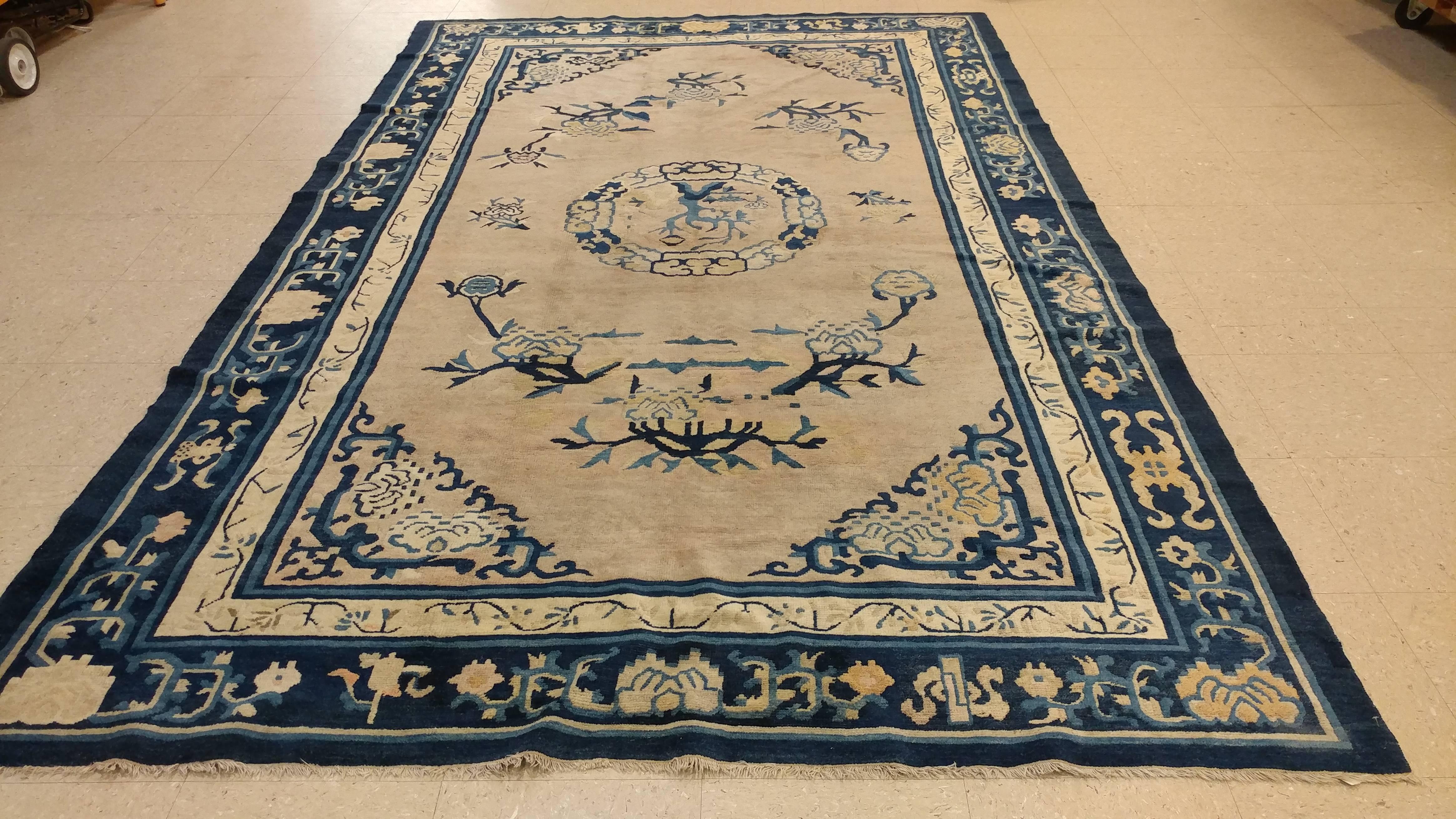 Noué à la main Tapis chinois ancien, tapis oriental en laine, fait à la main, de couleur beige et bleue en vente