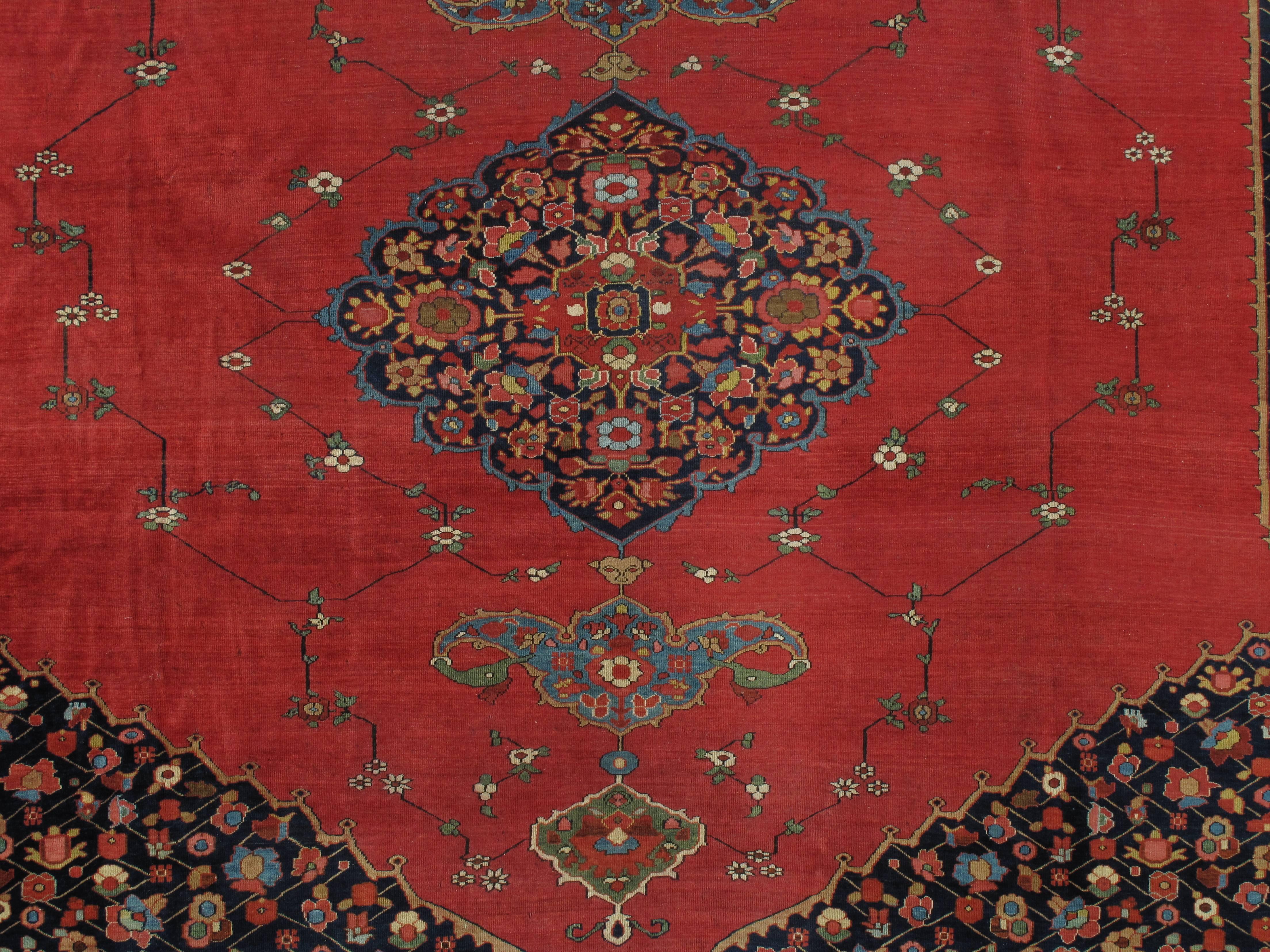 Antiker antiker Farahan Sarouk Teppich, handgefertigter Orientteppich, elfenbeinfarben, marineblau, rot (Sarouk Farahan) im Angebot