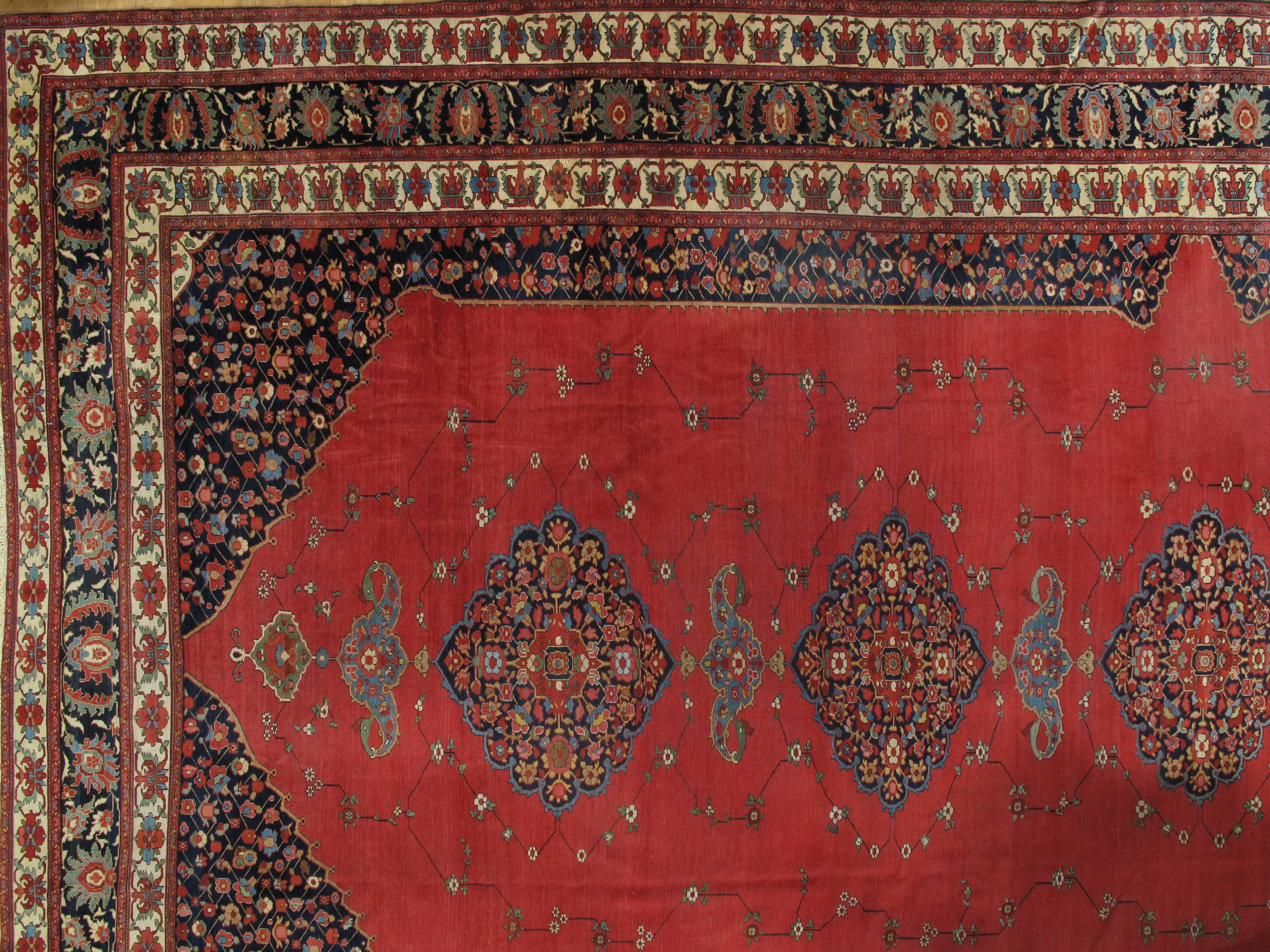 Antique Farahan Sarouk Carpet, Handmade Oriental Rug, Ivory, Navy, Red In Good Condition For Sale In Port Washington, NY