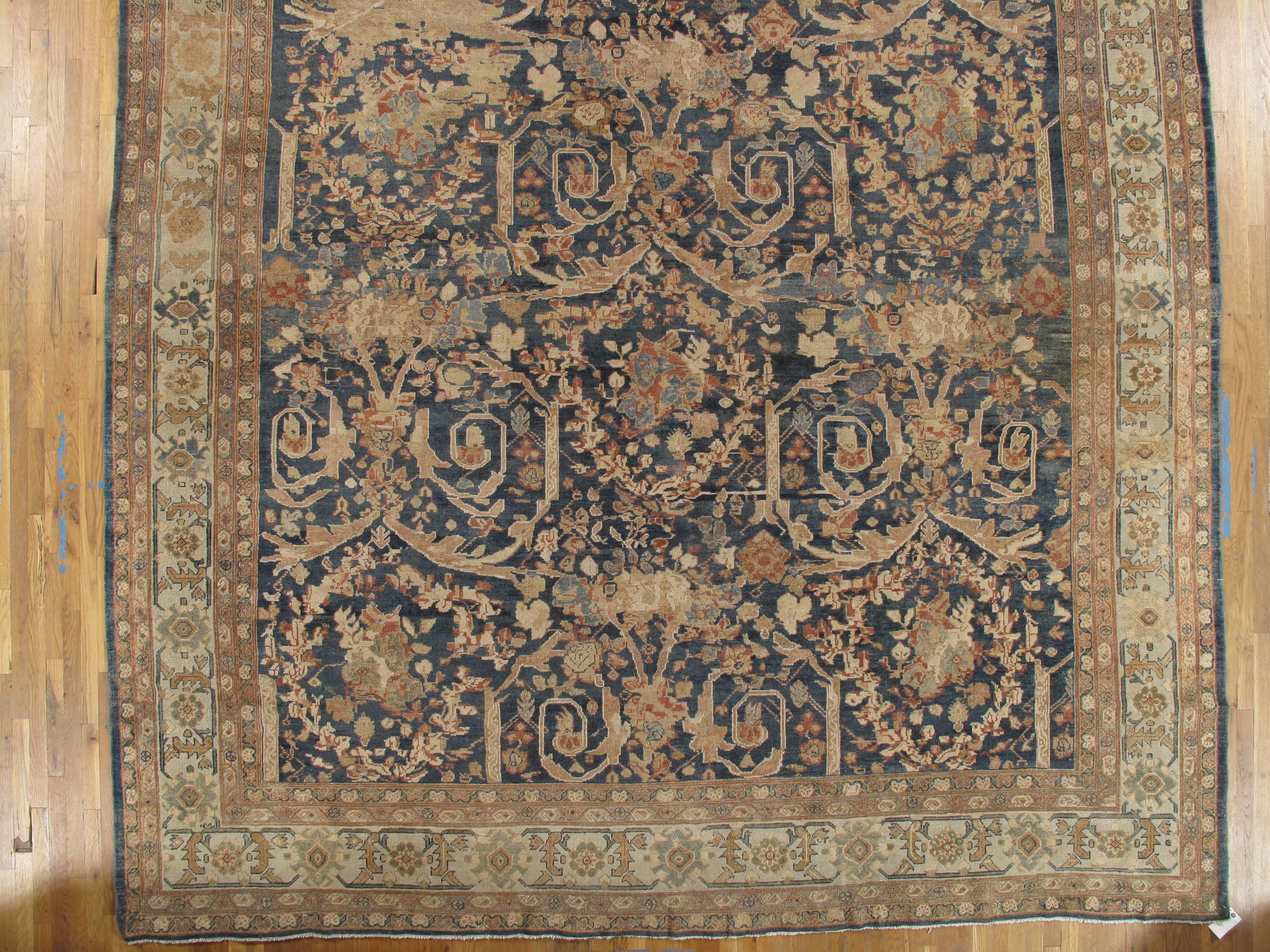 Antique Sultanabad Carpet, Persian Handmade Wool Rug, Soft Navy, Light Blue Ivor In Good Condition In Port Washington, NY