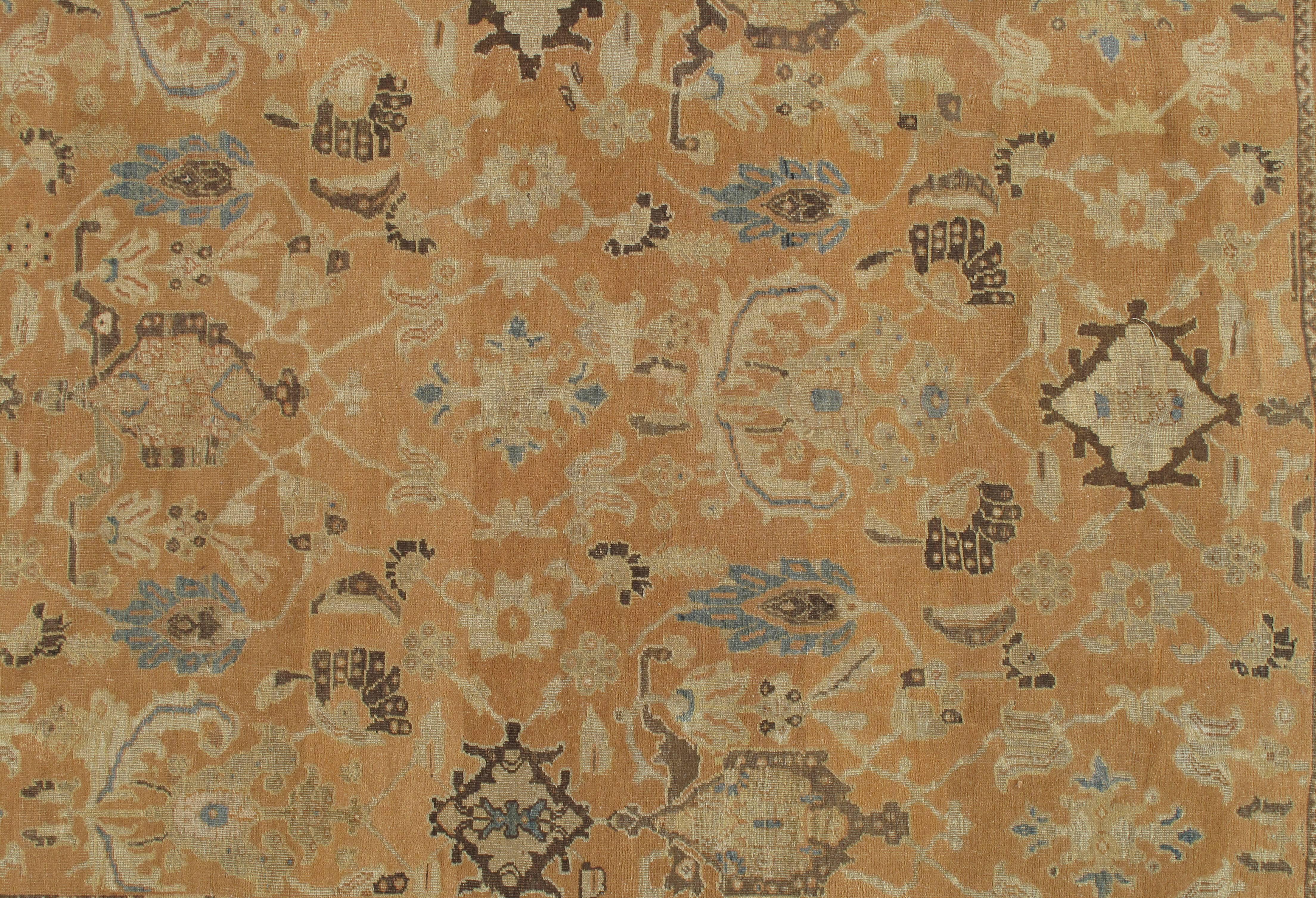 Perse Tapis persan ancien de Sultanabad, tapis oriental fait à la main, marron, bleu pêche et doux en vente
