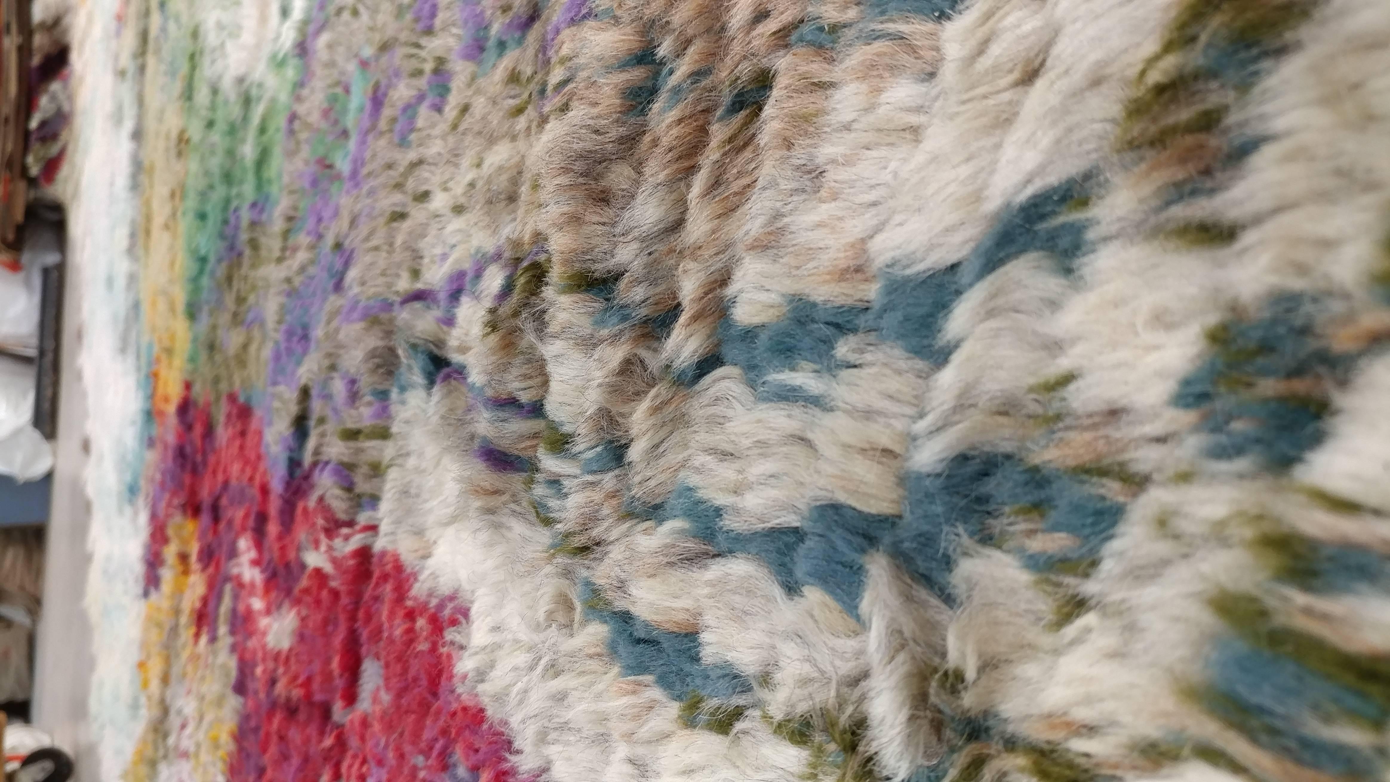 20ième siècle Tapis Rya fait main, tapis de laine multicolore, coloré, vibrant, blanc en vente
