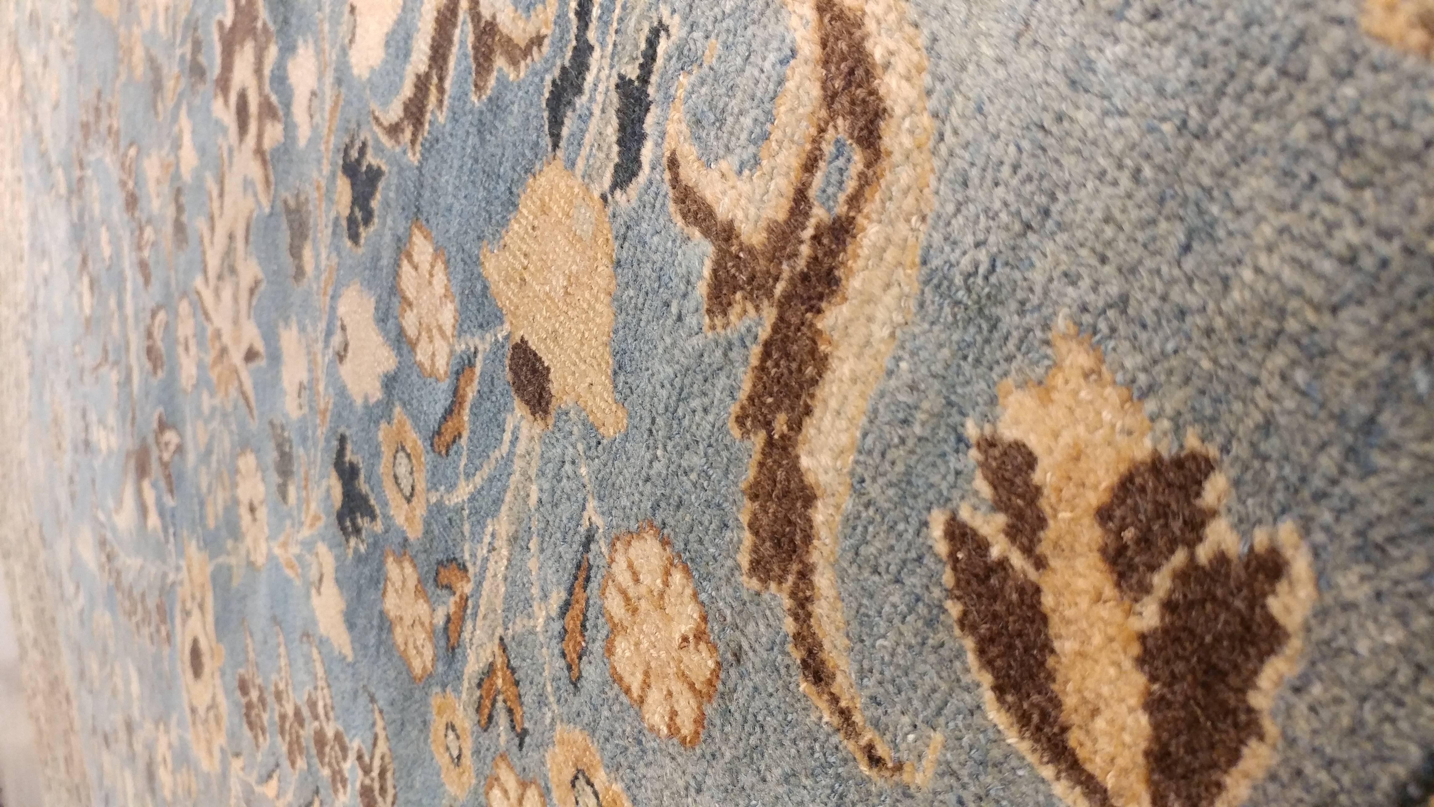Antiker Khorassan-Teppich, 20. Jahrhundert, persischer handgewebter Teppich, hellblau, beige (Wolle) im Angebot