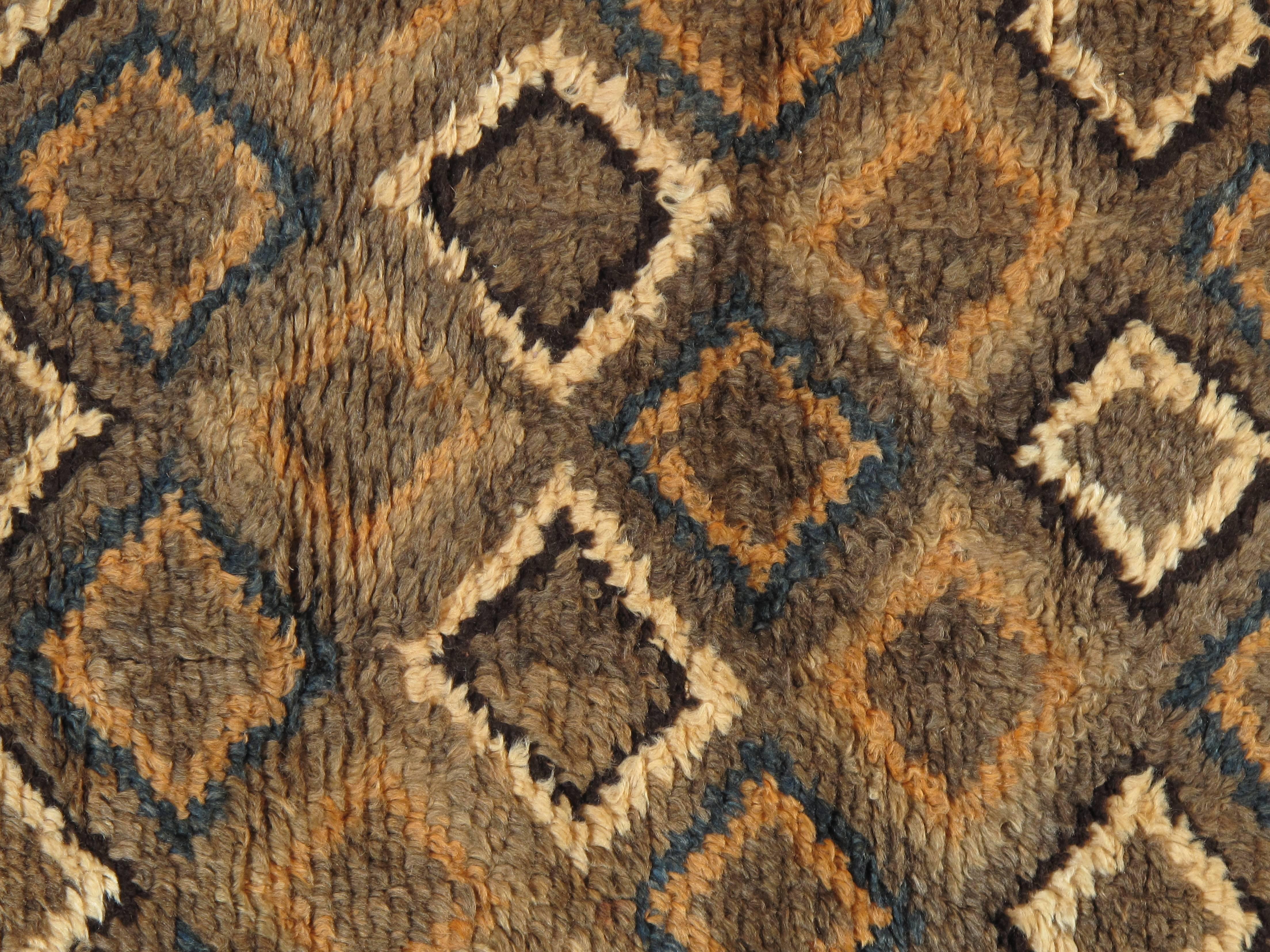 tapis Rya suédois des années 1950 avec des poils de laine en peluche. Mesures : 2'11