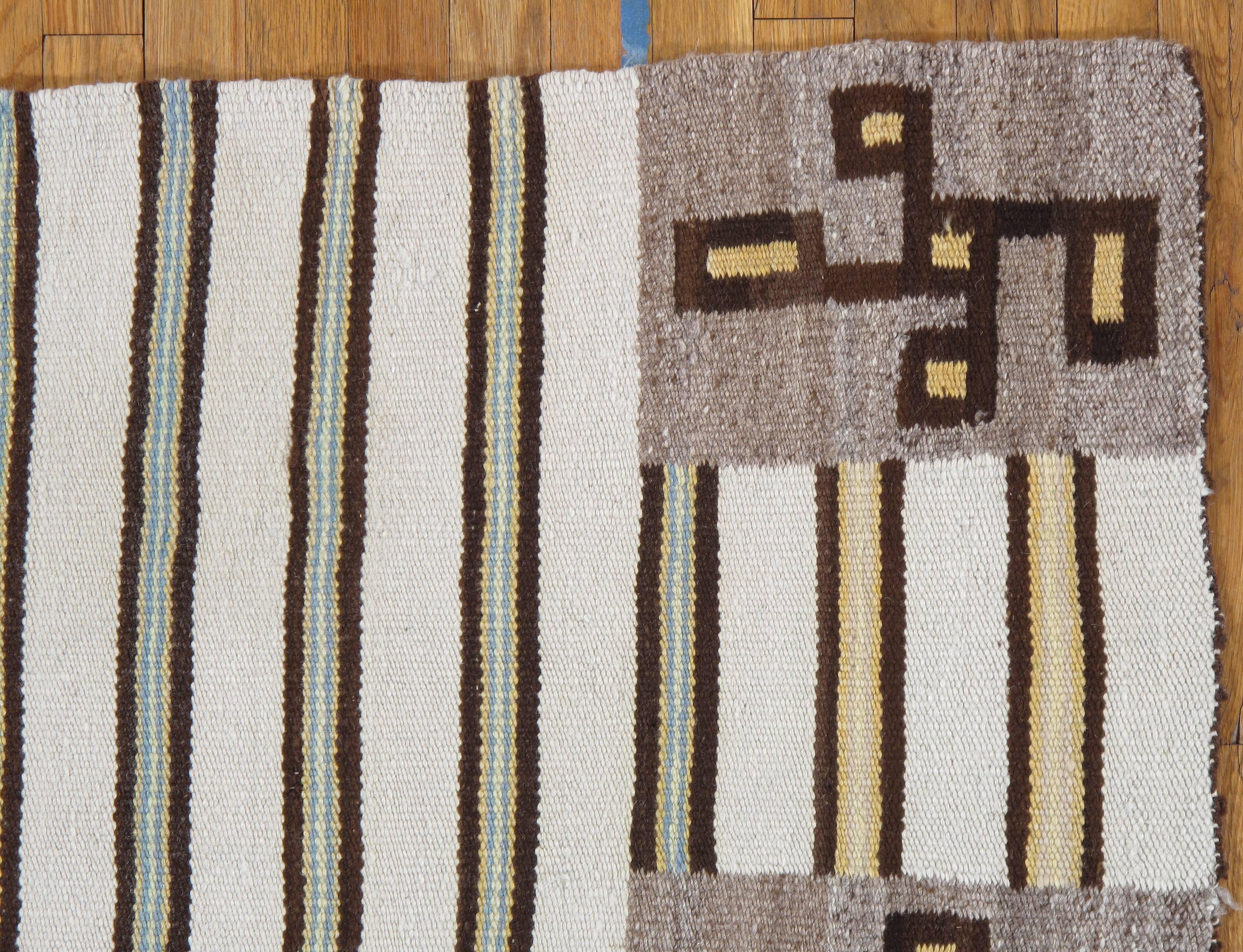 Vintage Navajo Carpet, Folk Rug, Handmade Wool, Beige, Green, Brown In Good Condition In Port Washington, NY