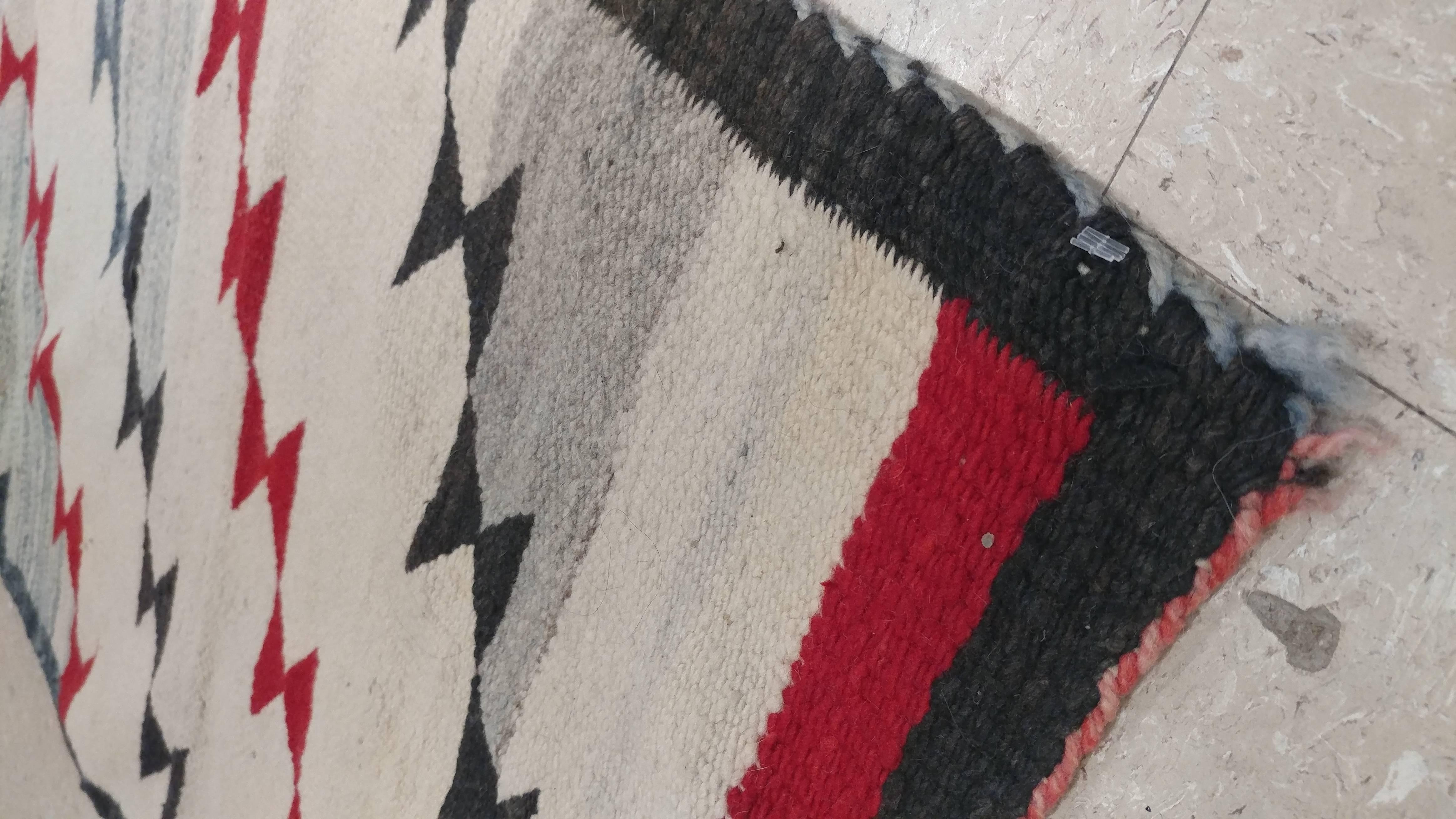 Vintage Navajo Carpet, Folk Rug, Handmade Wool, Beige, Red, Tan In Good Condition In Port Washington, NY