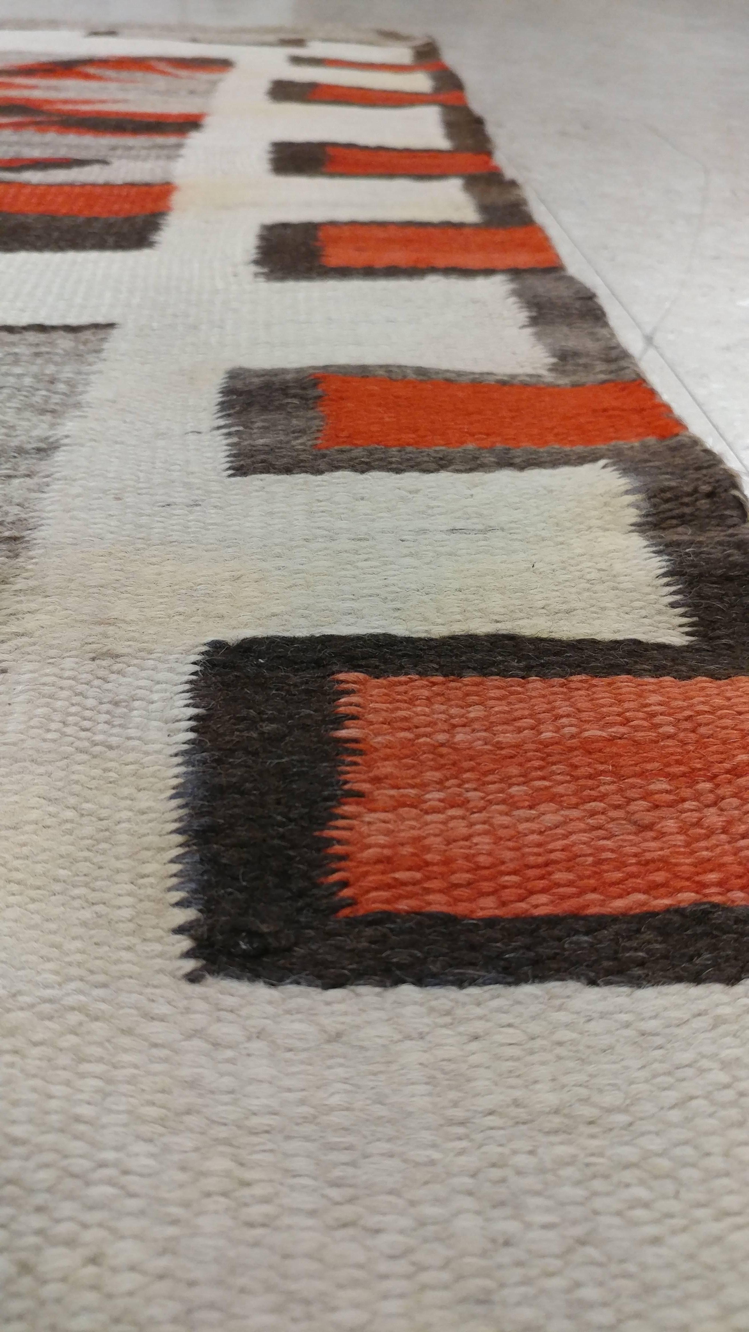 Antique Navajo Carpet, Folk Rug, Handmade Wool, Beige, Gray, Orange In Good Condition For Sale In Port Washington, NY
