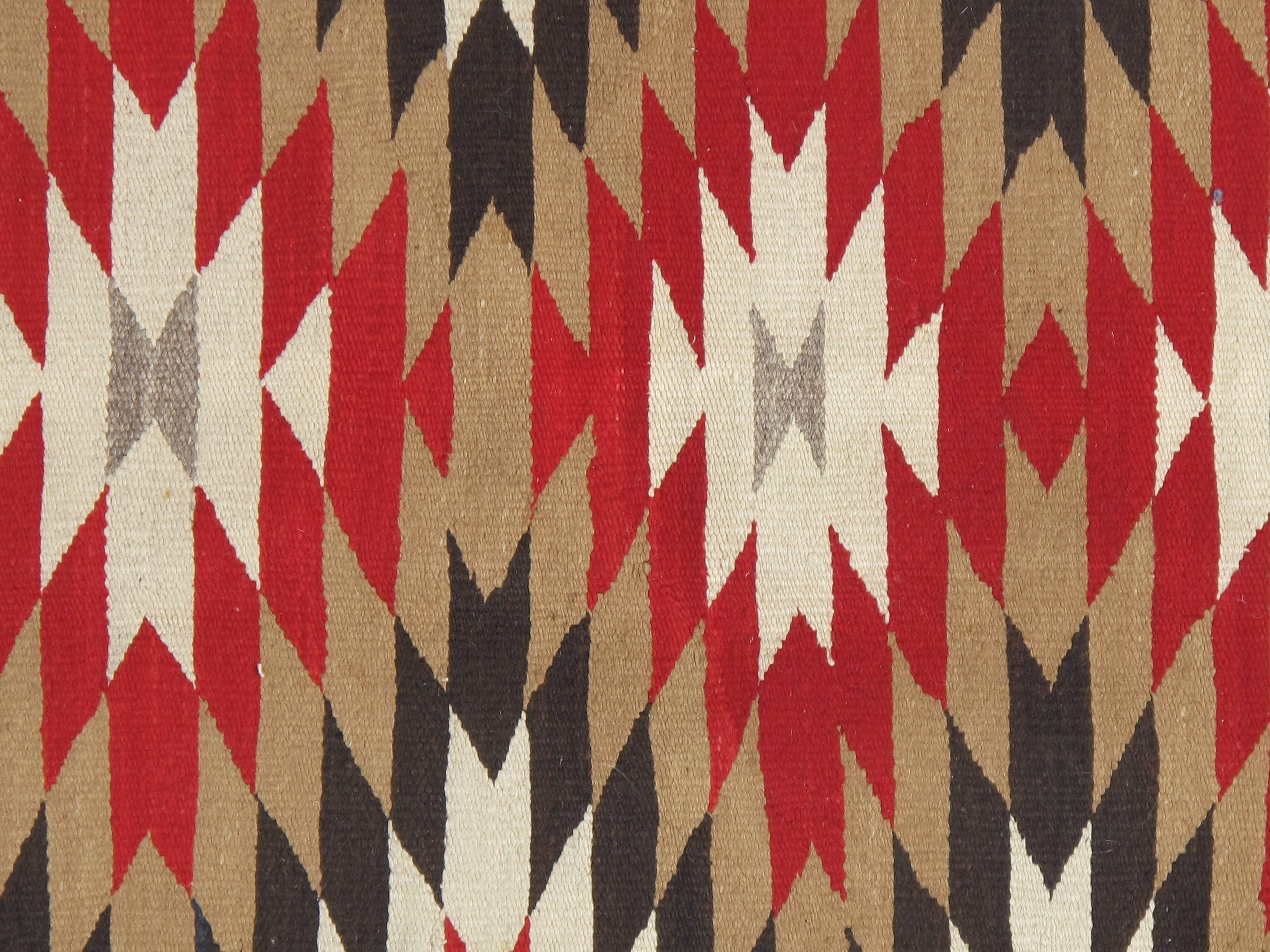 Les tapis et couvertures Navajo sont des textiles produits par le peuple Navajo de la région des quatre coins des États-Unis. Les textiles Navajo sont très appréciés et sont recherchés comme articles de commerce depuis plus de 150 ans. Ces tapis et