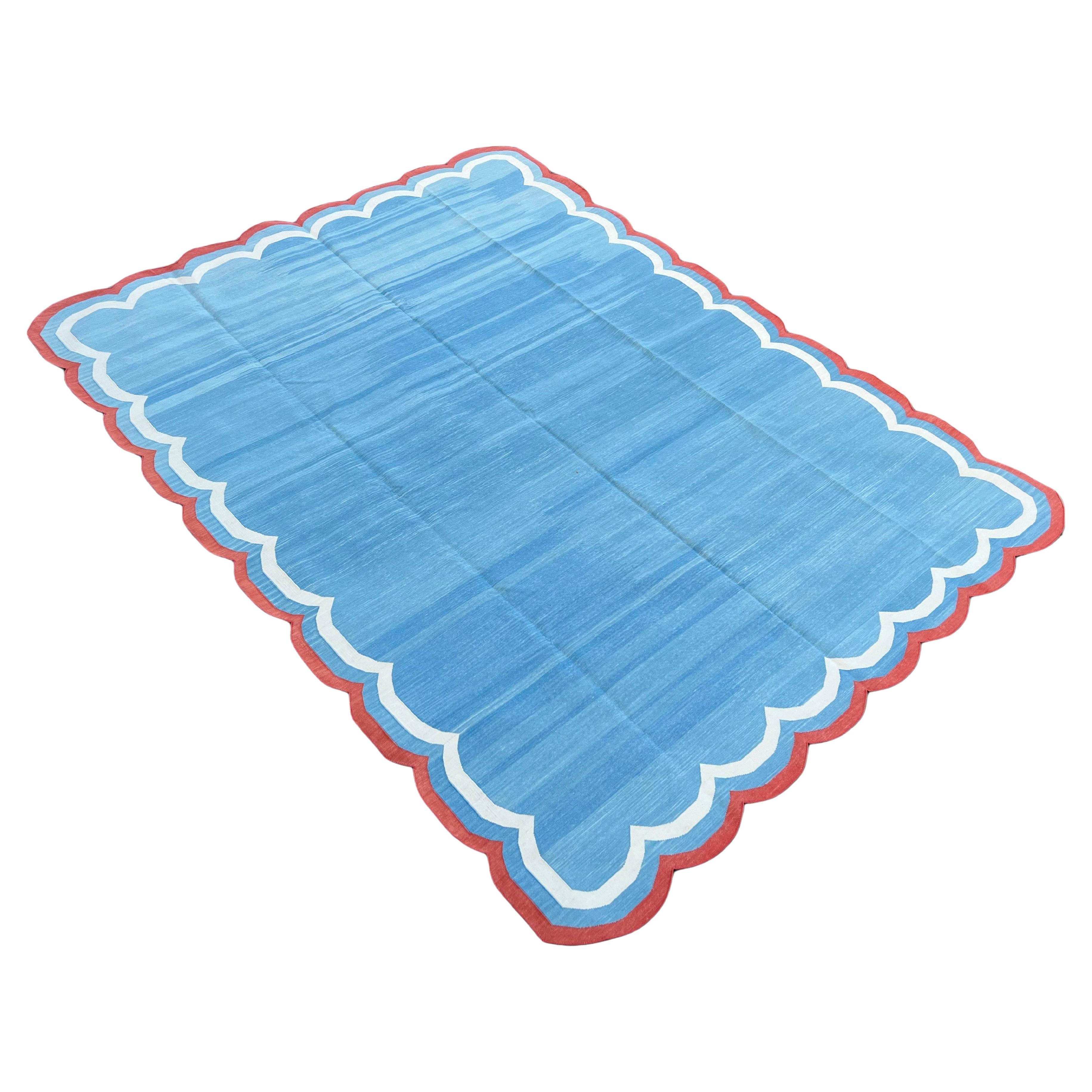 Handgefertigter Flachgewebe-Teppich aus Baumwolle, Himmelblau und Rot mit Wellenschliff, indischer Dhurrie