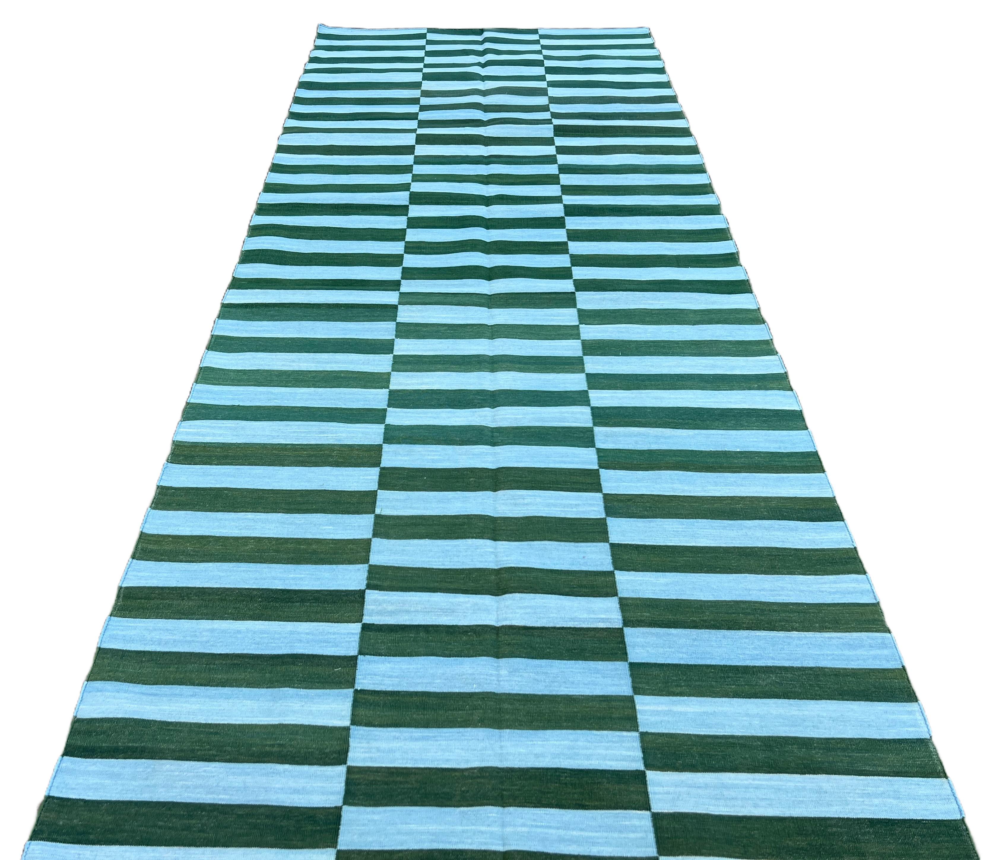 Runner a trama piatta in cotone fatto a mano, 4x12 Greene & Greene, blu a strisce indiano Dhurrie In condizioni Nuovo in vendita a Jaipur, IN