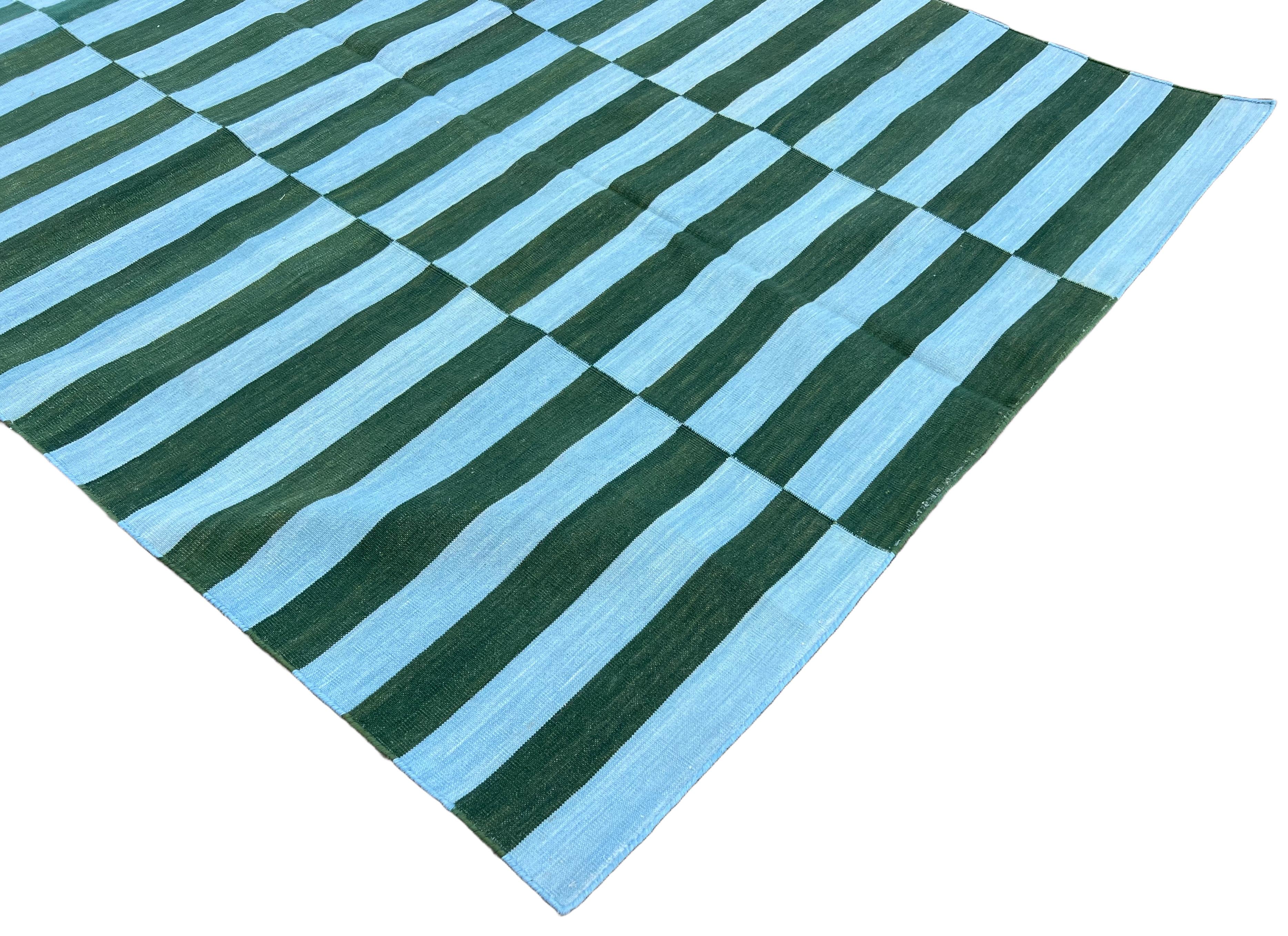 Mid-Century moderno Runner a trama piatta in cotone fatto a mano, 4x12 Greene & Greene, blu a strisce indiano Dhurrie in vendita