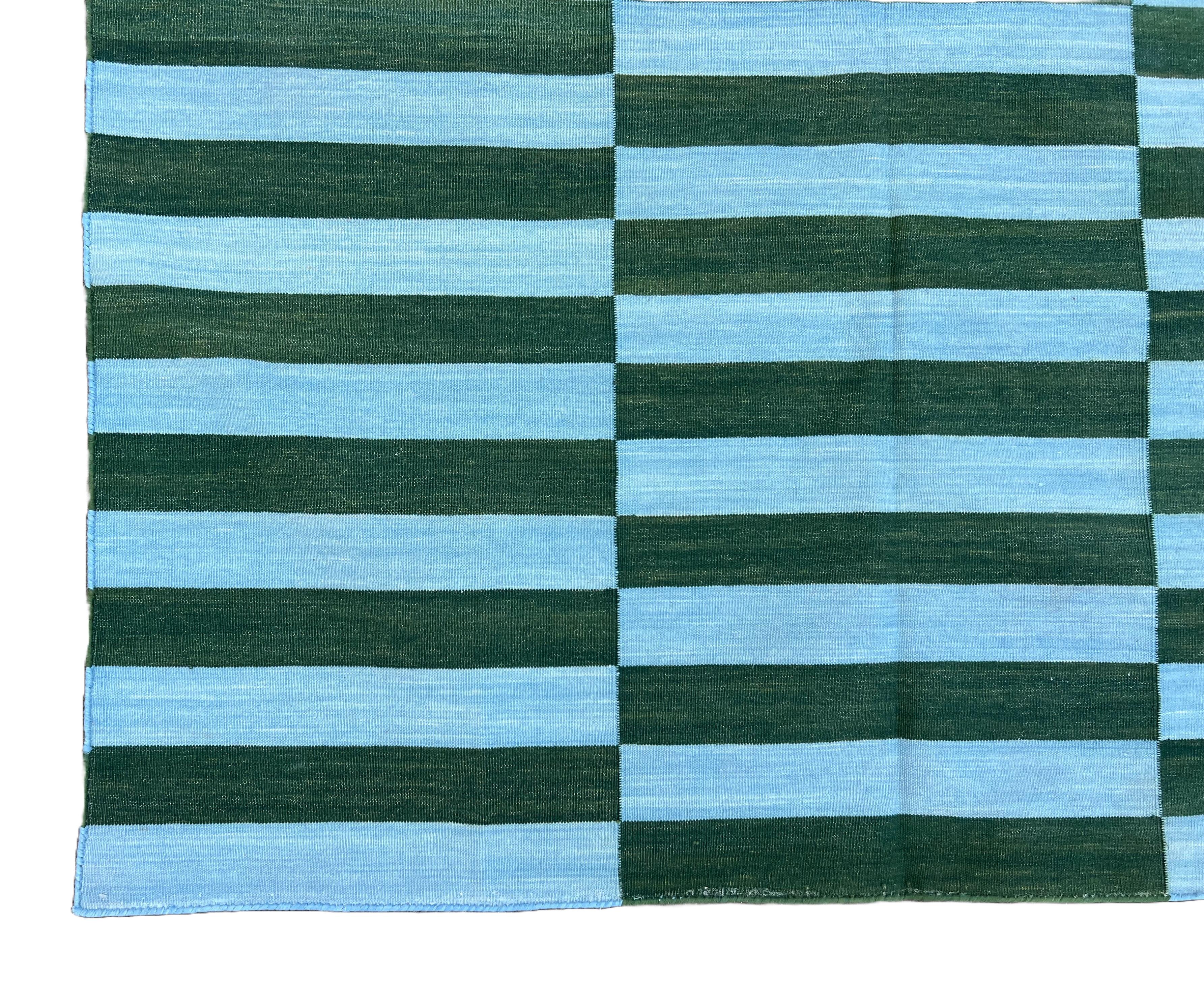 XXI secolo e contemporaneo Runner a trama piatta in cotone fatto a mano, 4x12 Greene & Greene, blu a strisce indiano Dhurrie in vendita